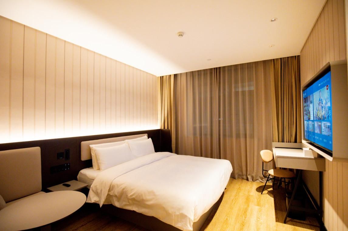 Huazhu - Room With Bed