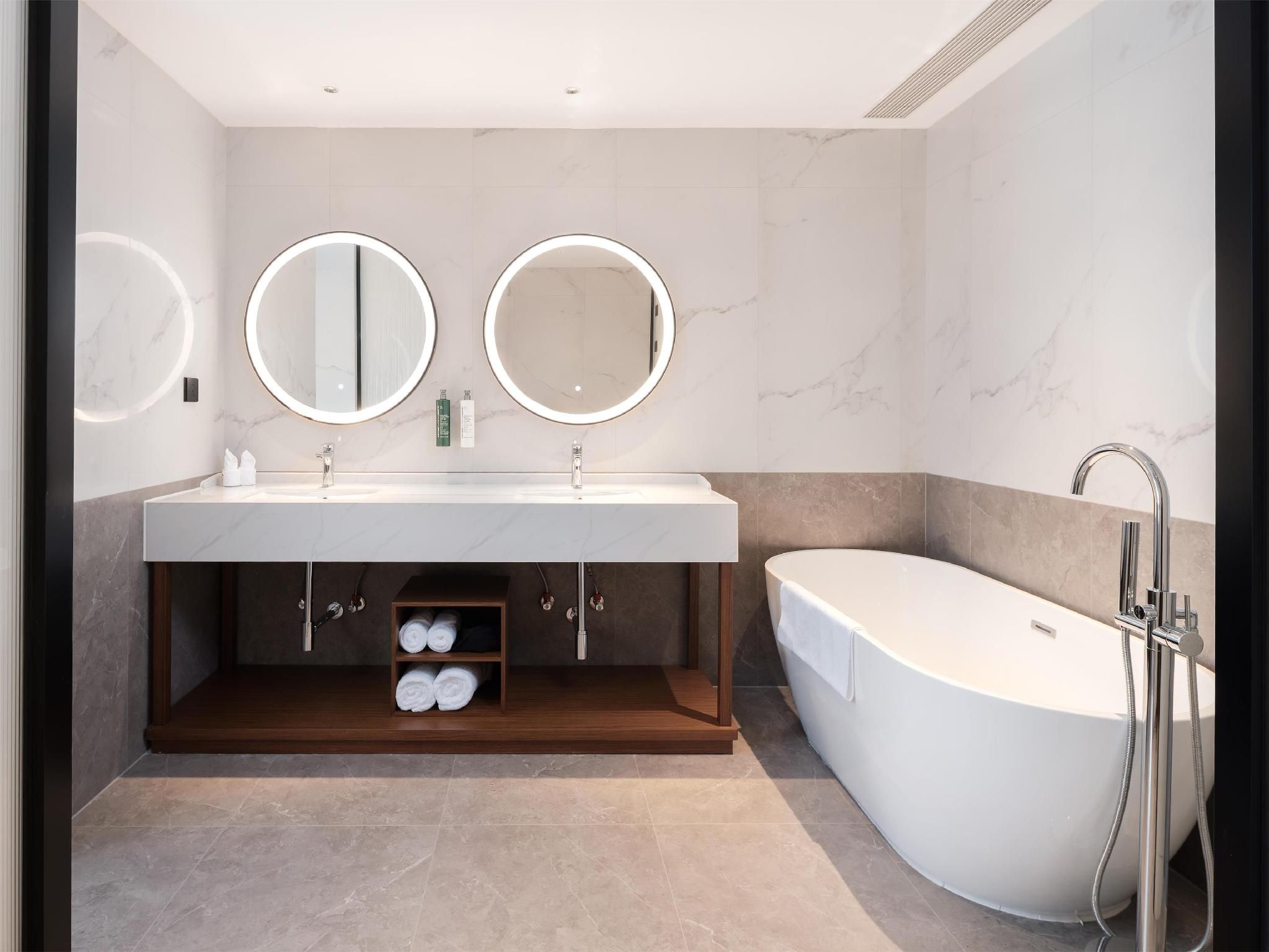 King Deluxe Suite
