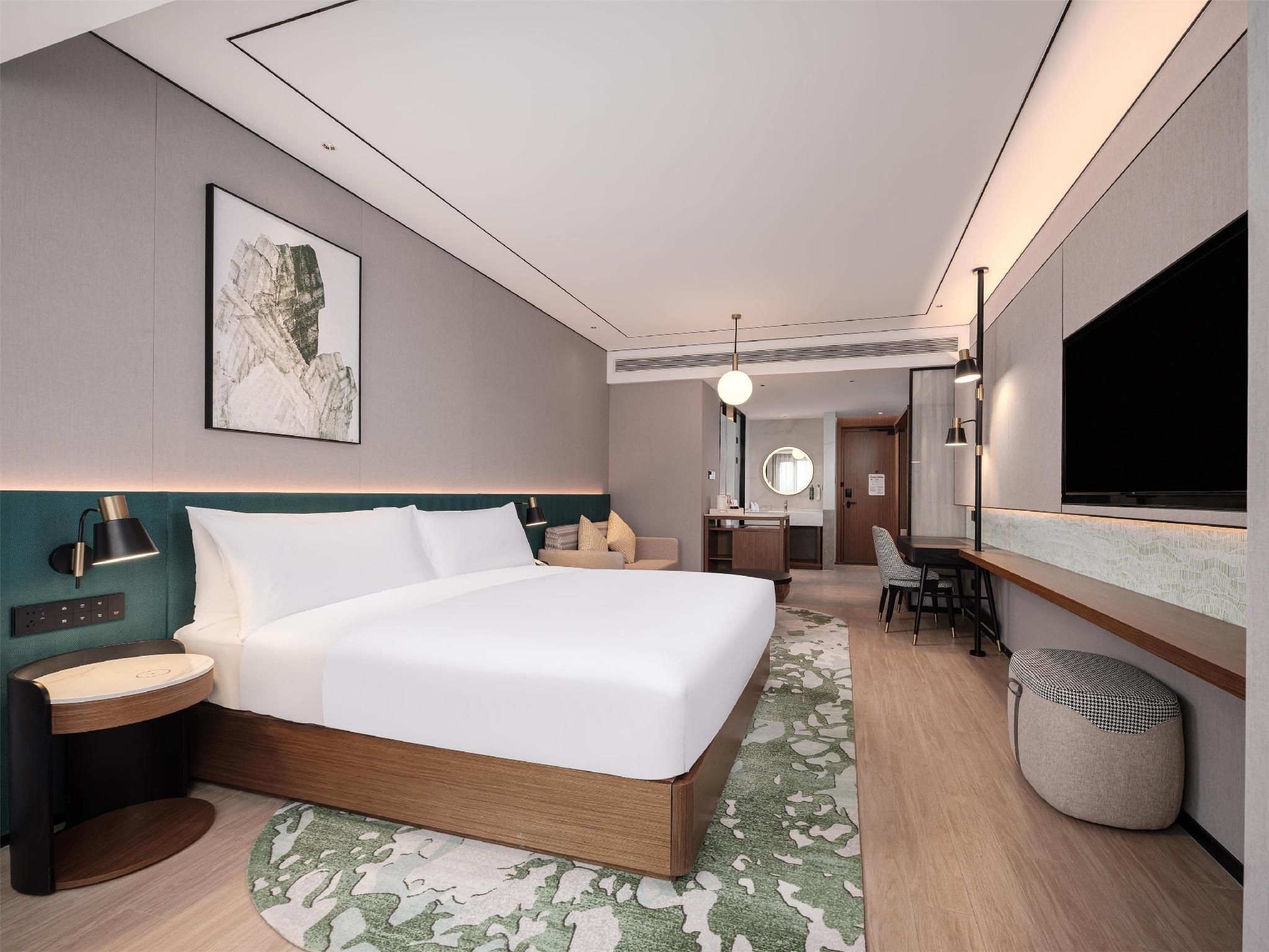 King Superior Room