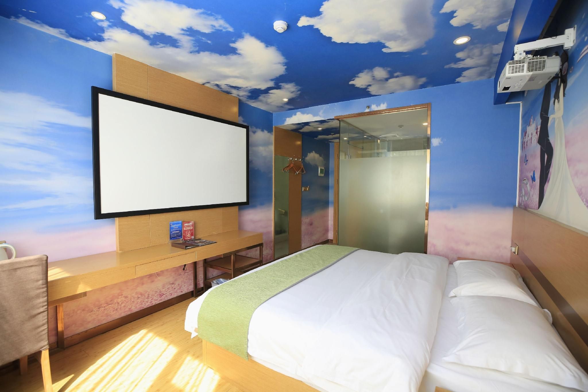 GTI - 1 Bed Guest Room, Theme