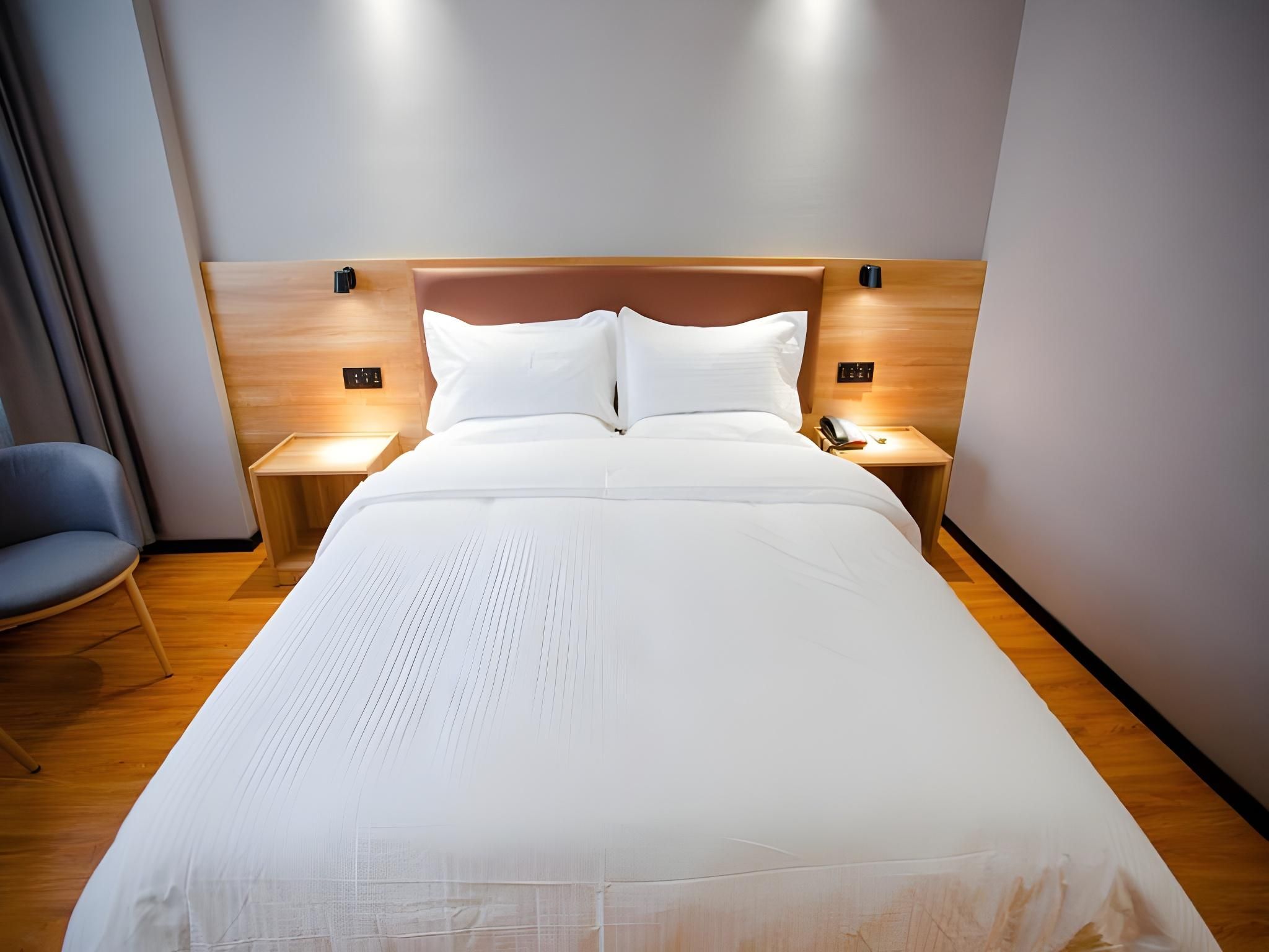 Hotel Queen Room