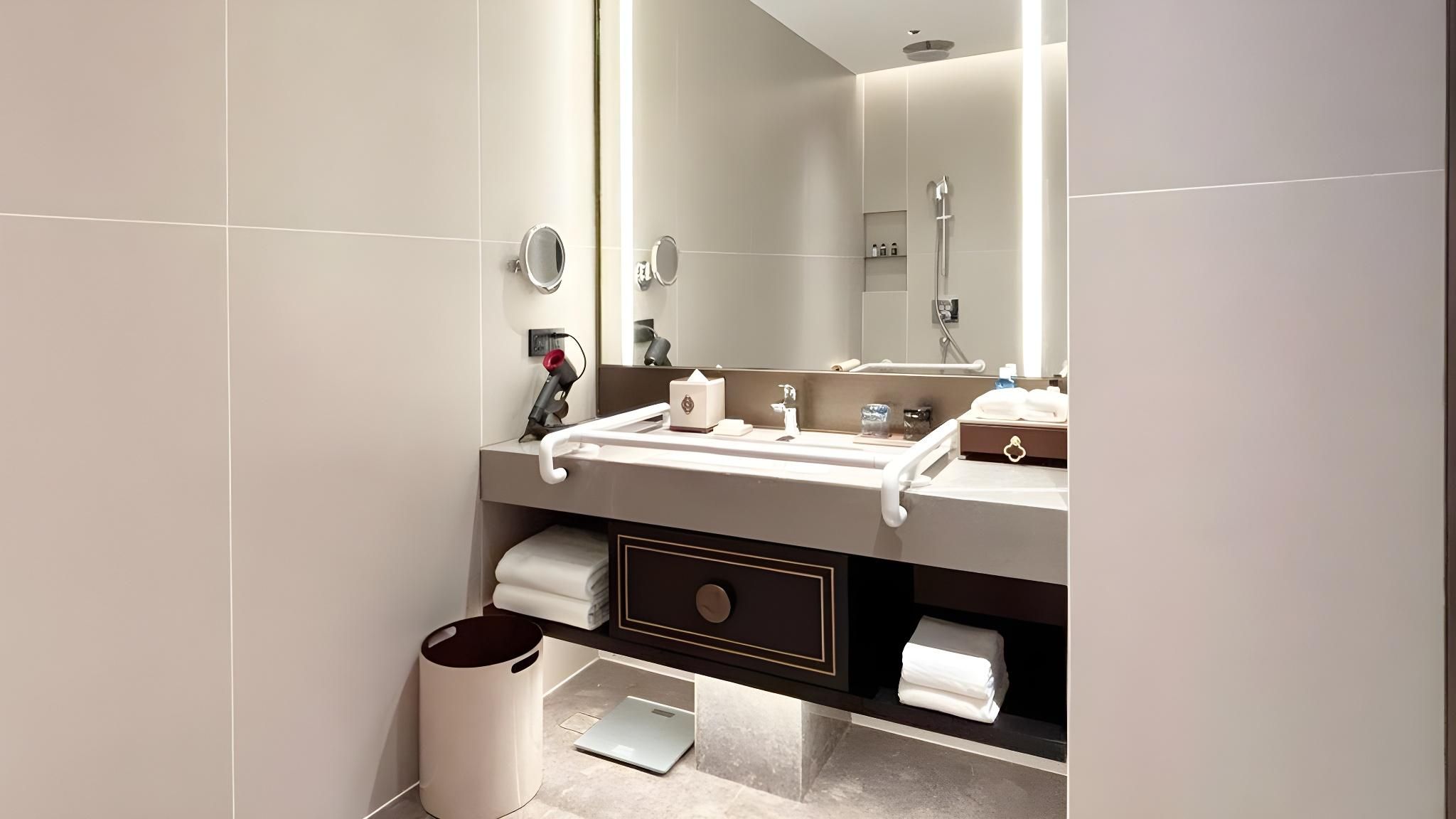 Queen Room - Disabled Access