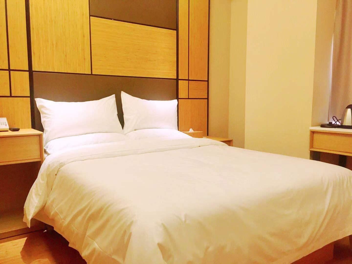 Huazhu - Room With Bed