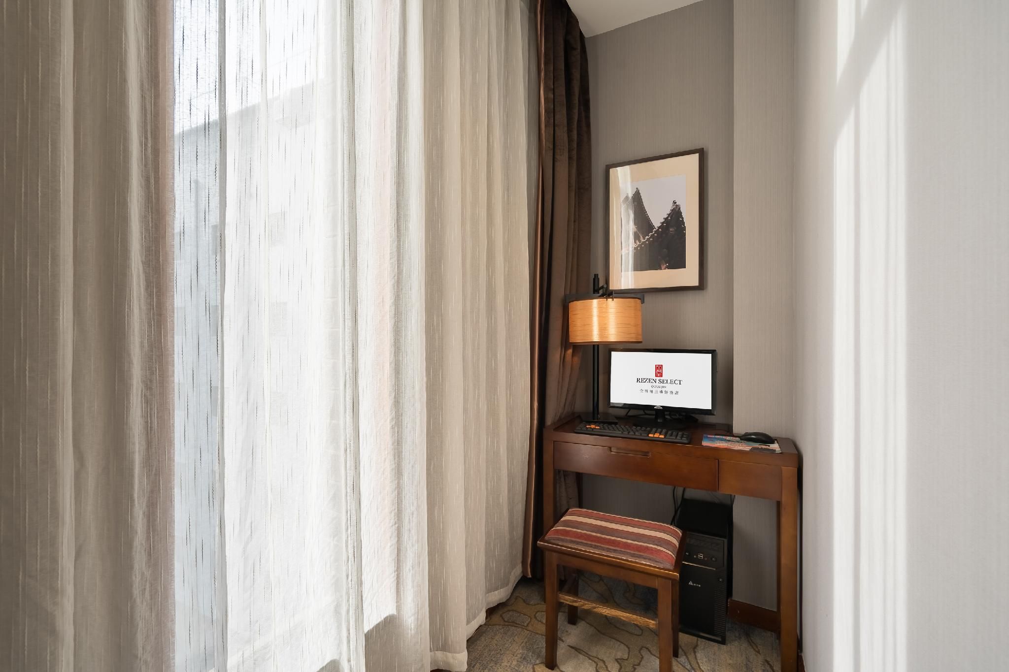 Rezen - Comfort 1 Bed Room, No Window