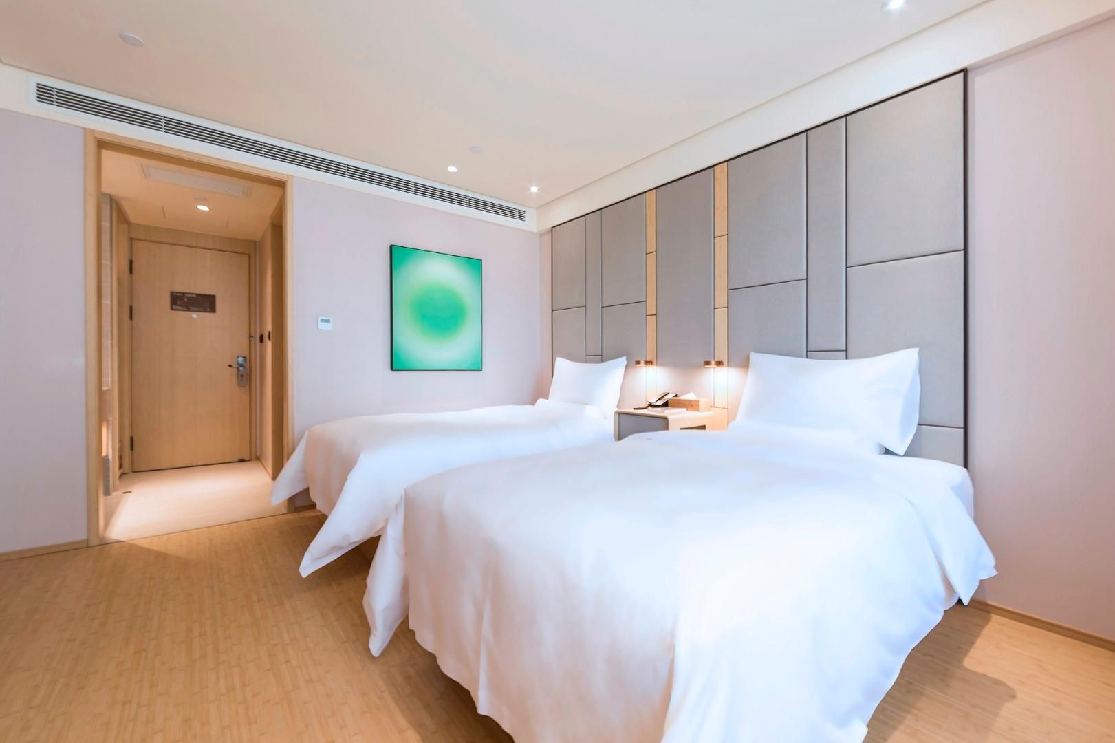 Huazhu - Superior Twin