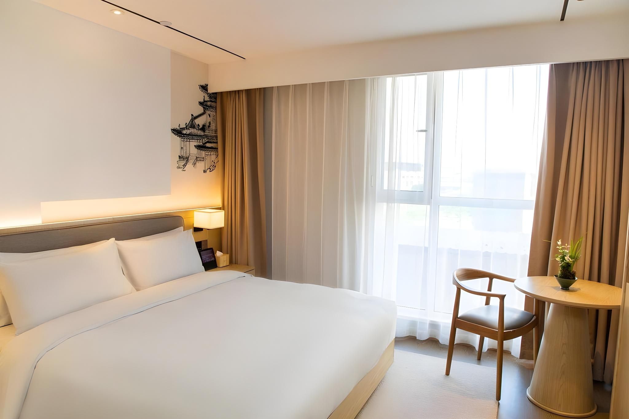 Yunxi Comfort Queen Room