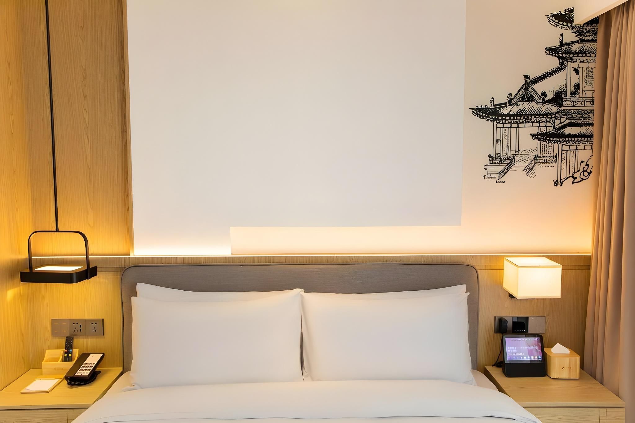 Yunxi Comfort Queen Room