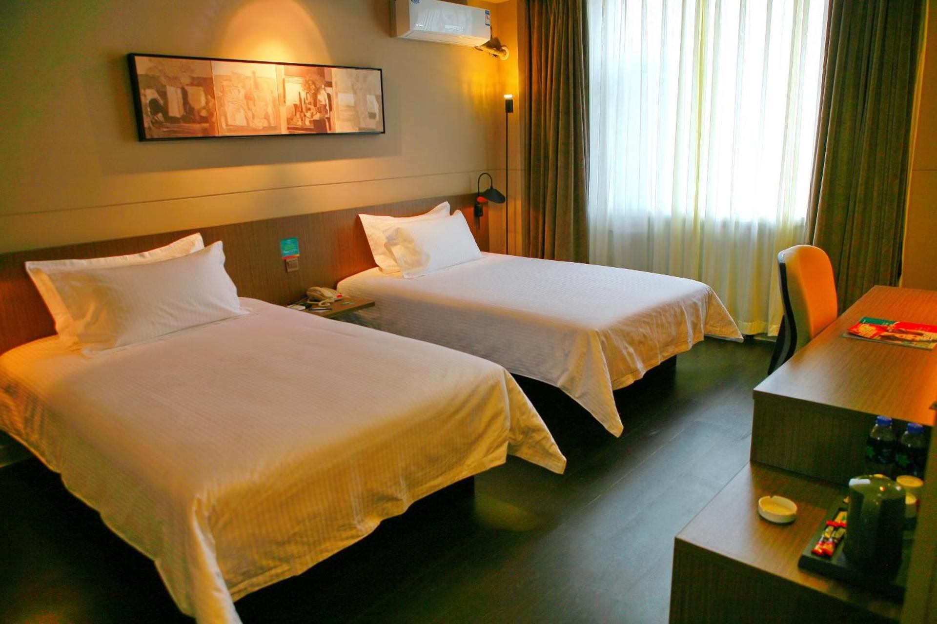 Business Twin Room A