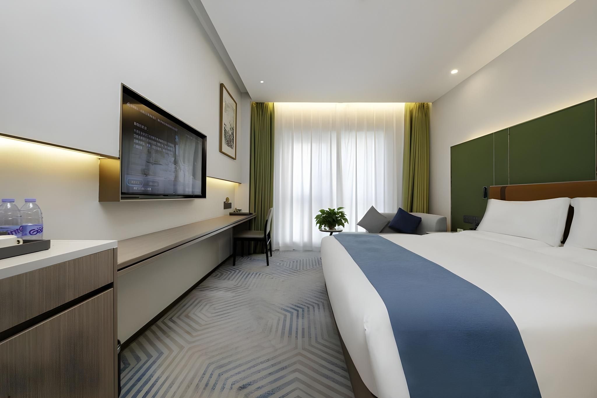 Elegant Queen Room