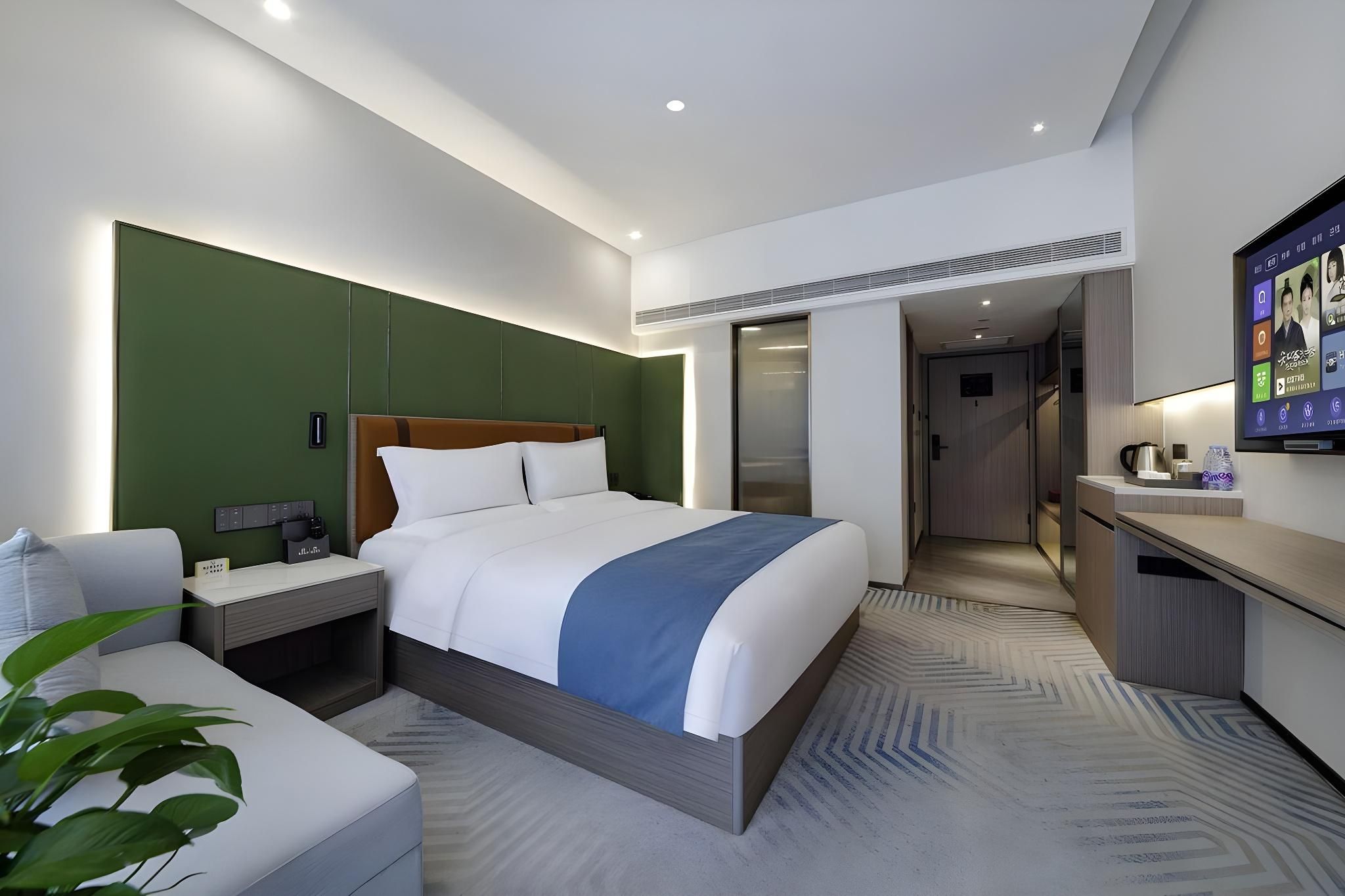 Elegant Queen Room
