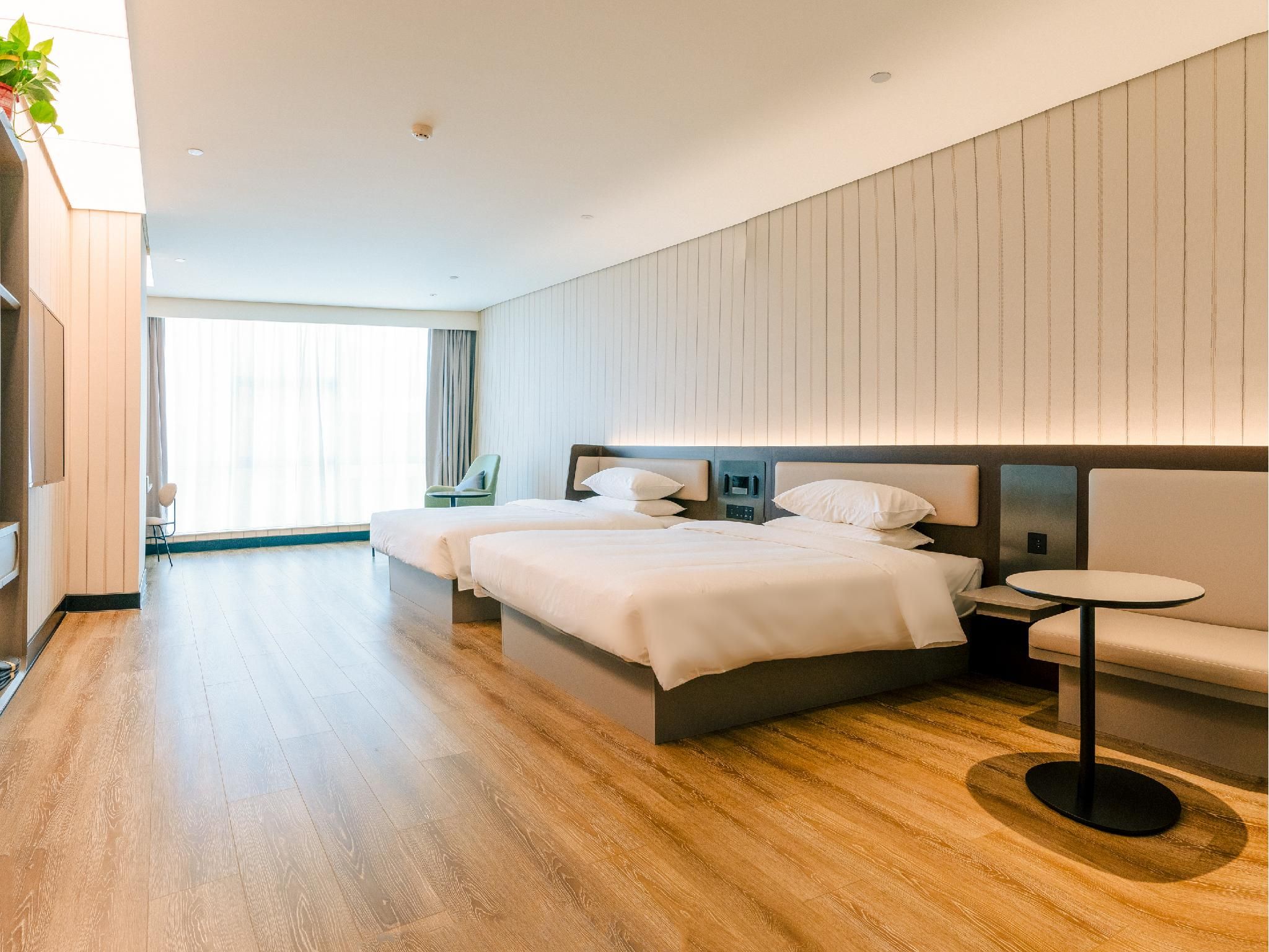 Huazhu - Family Room