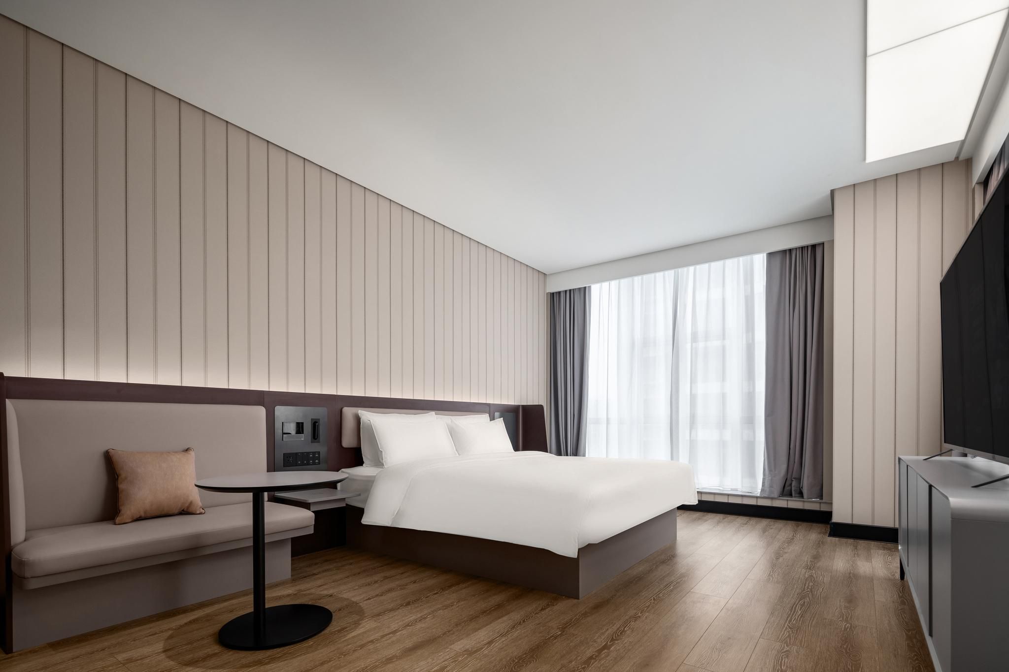 Queen Superior Room