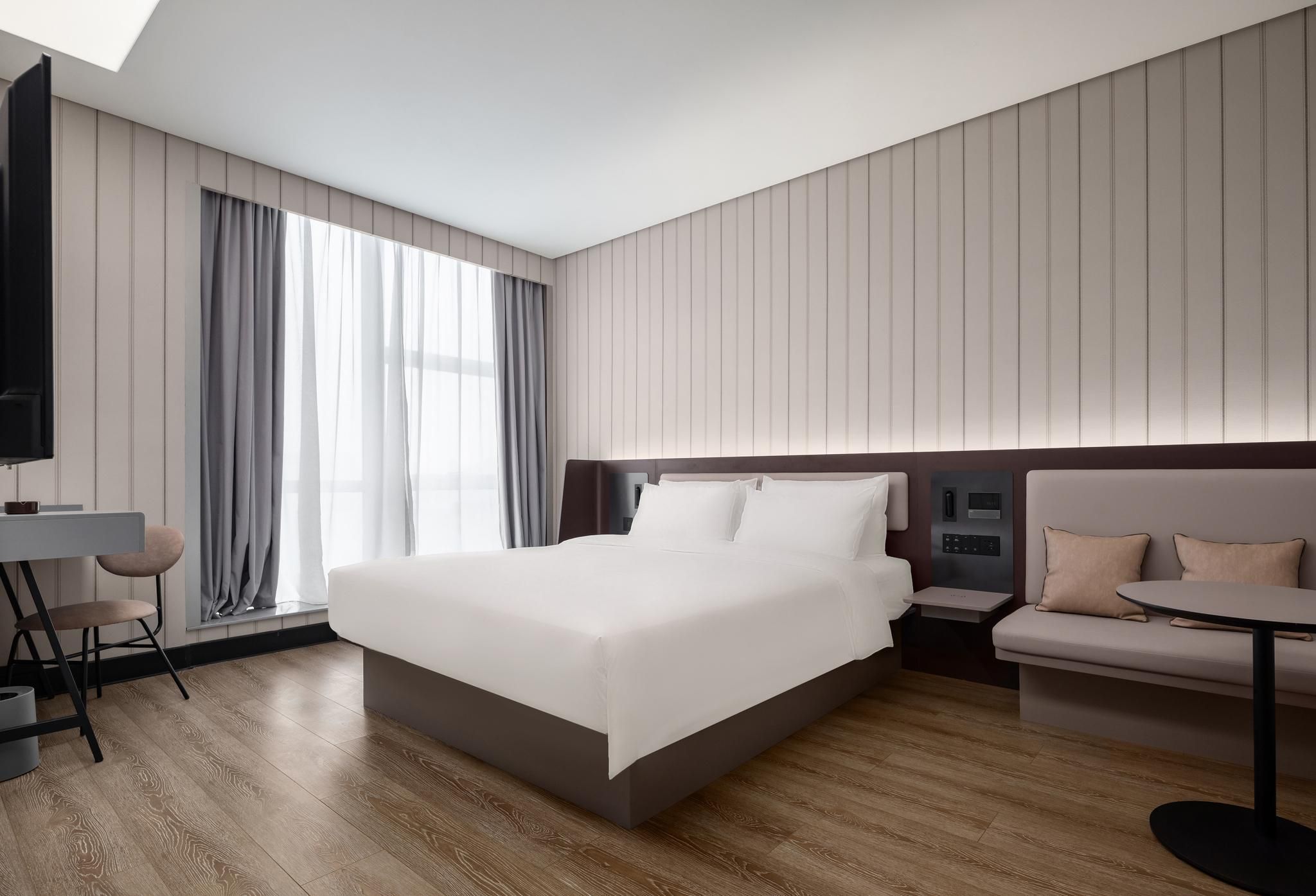 Queen Superior Room