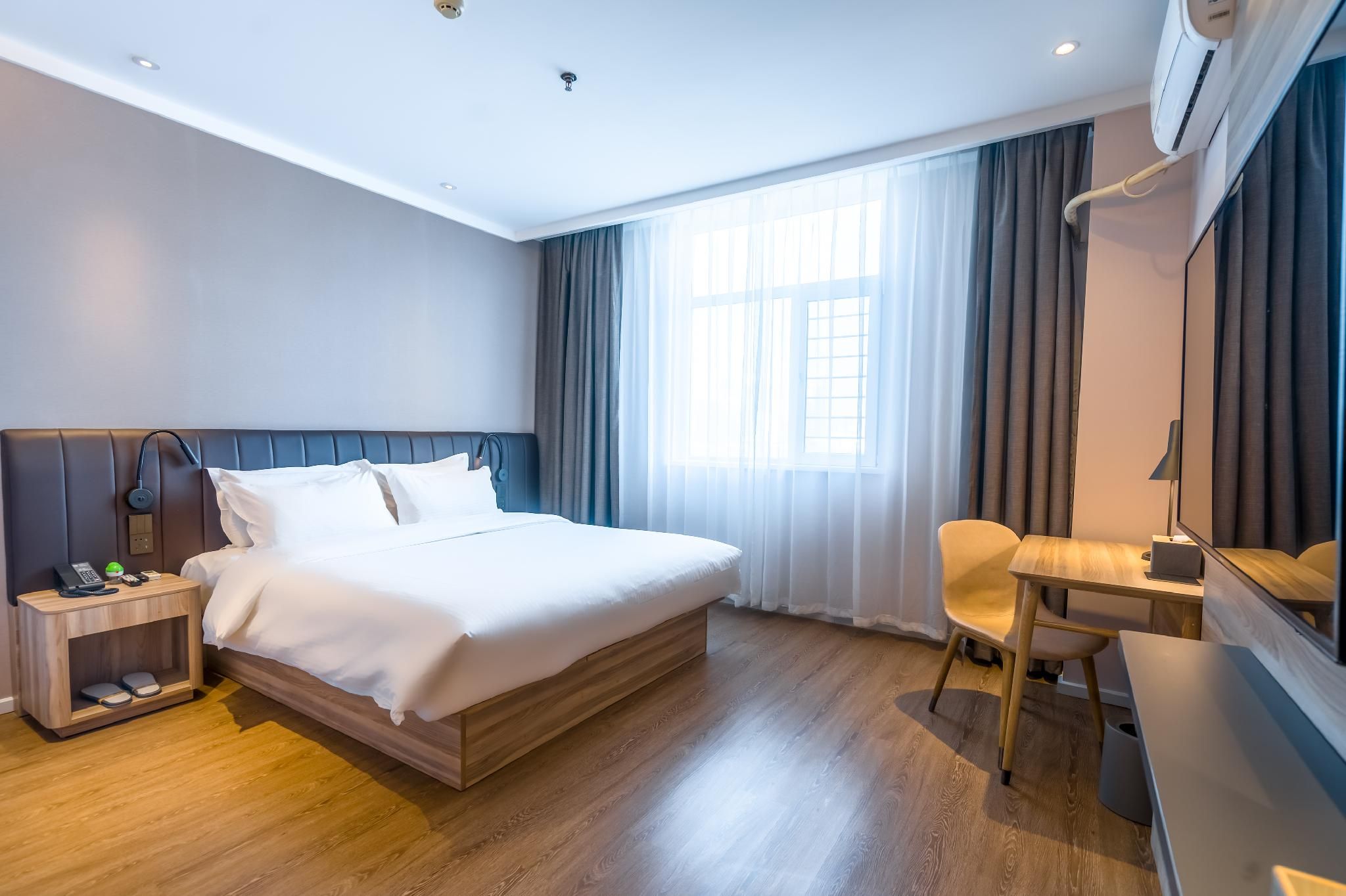 Huazhu - Room With Bed