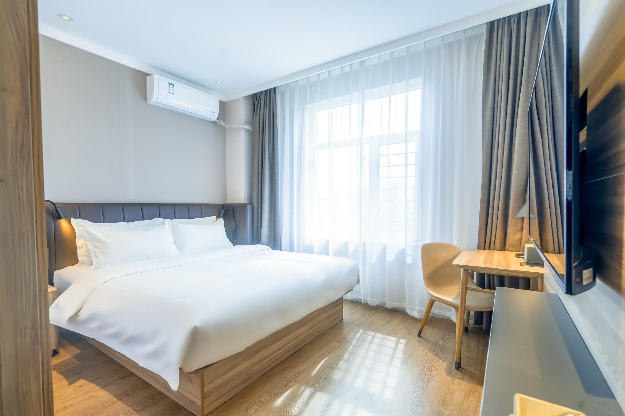 Huazhu - Room With Bed