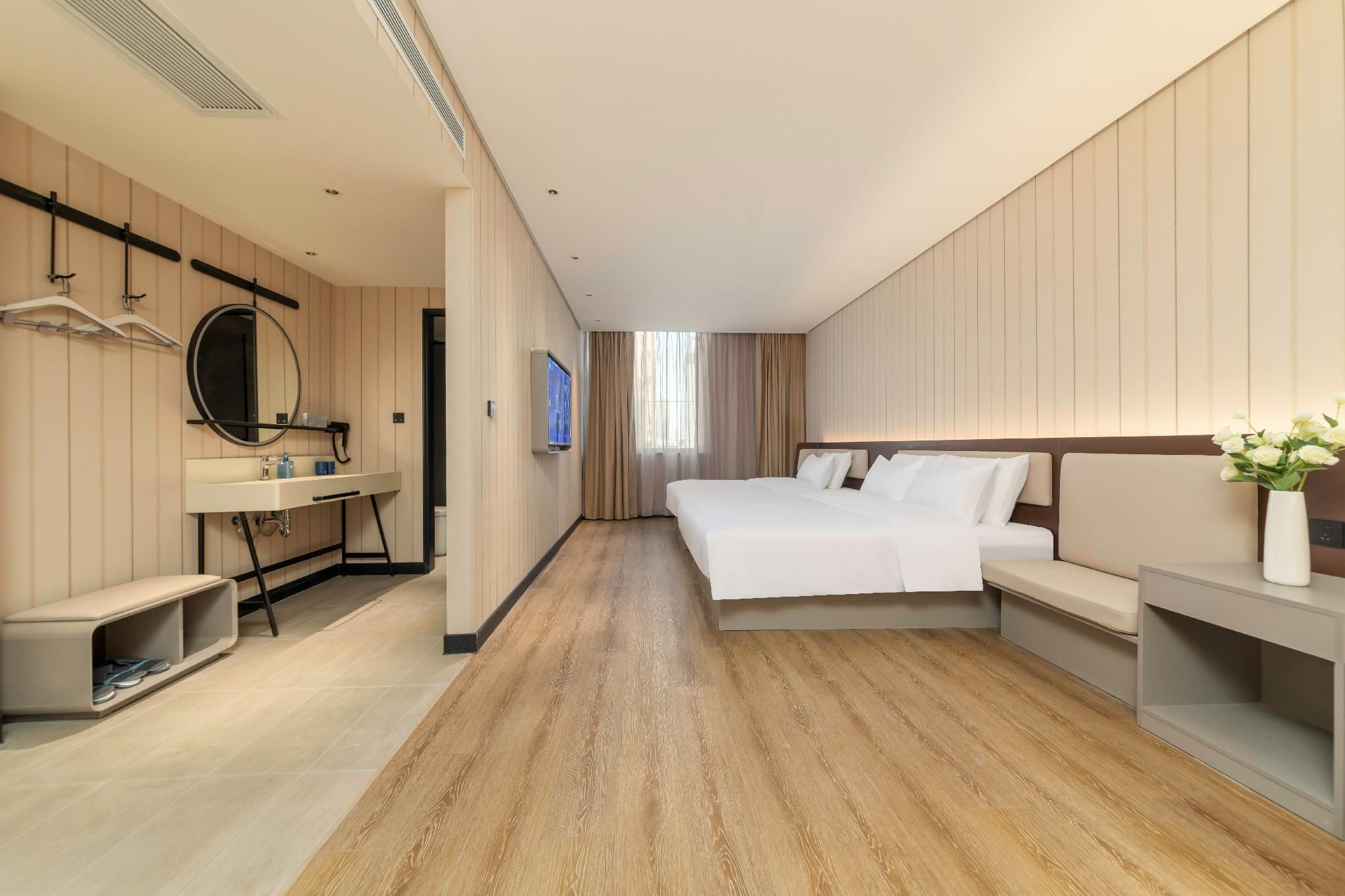 Huazhu - Room With Bed