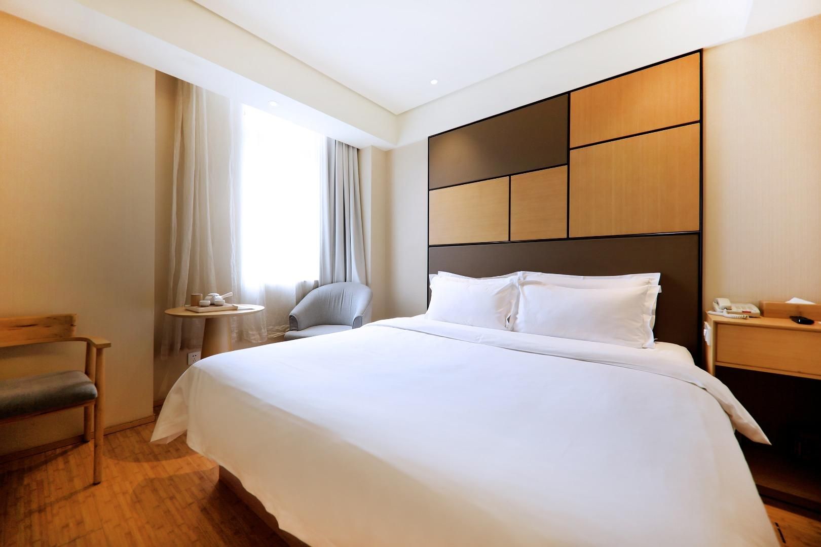 Huazhu - Room With Bed