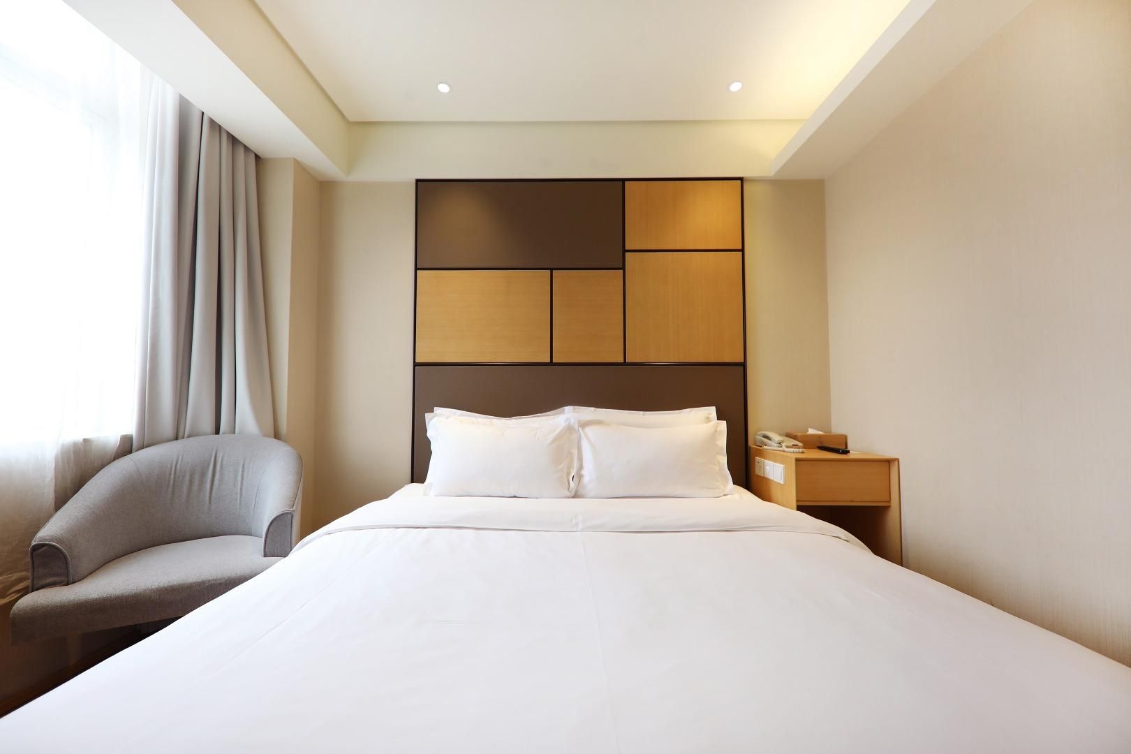 Huazhu - Room With Bed