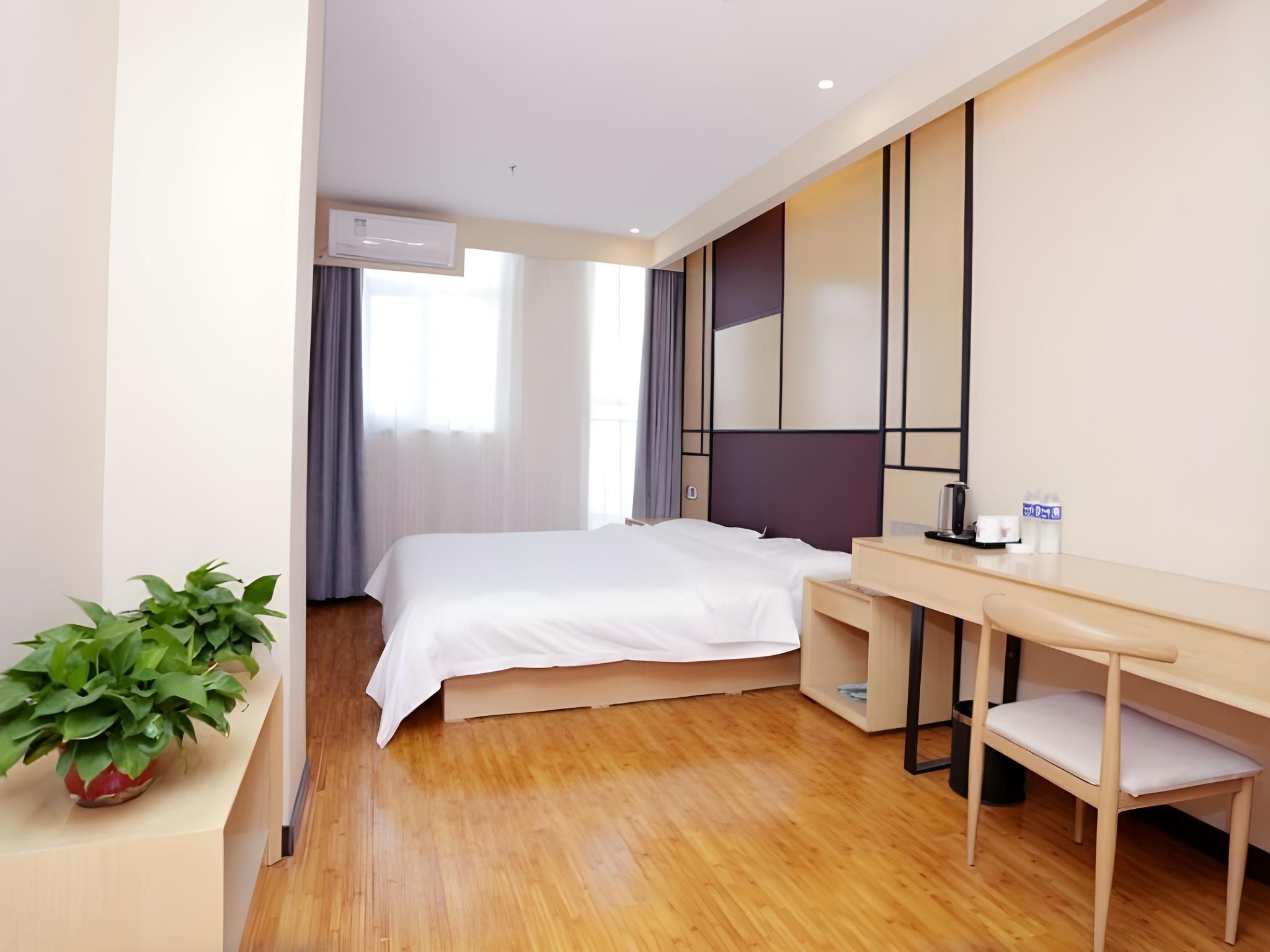 Business Queen Room