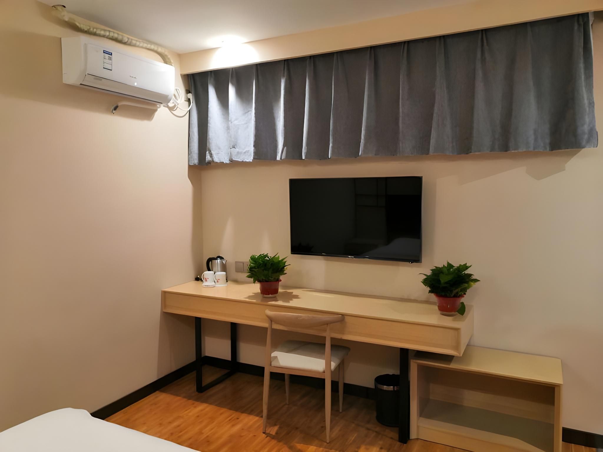 GTI - Fashion 1 Bed Room, Aisle window