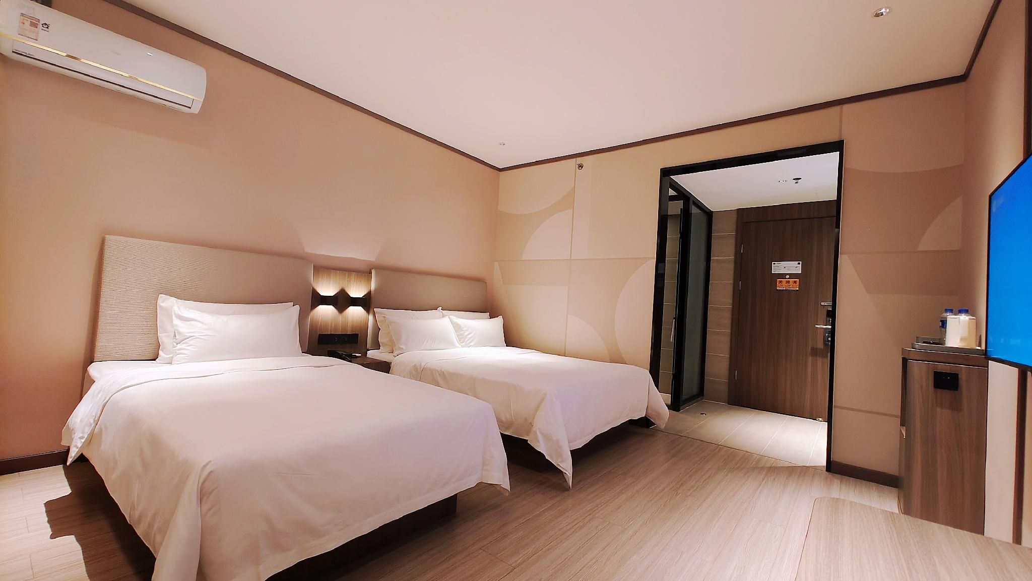 Huazhu - Family Room