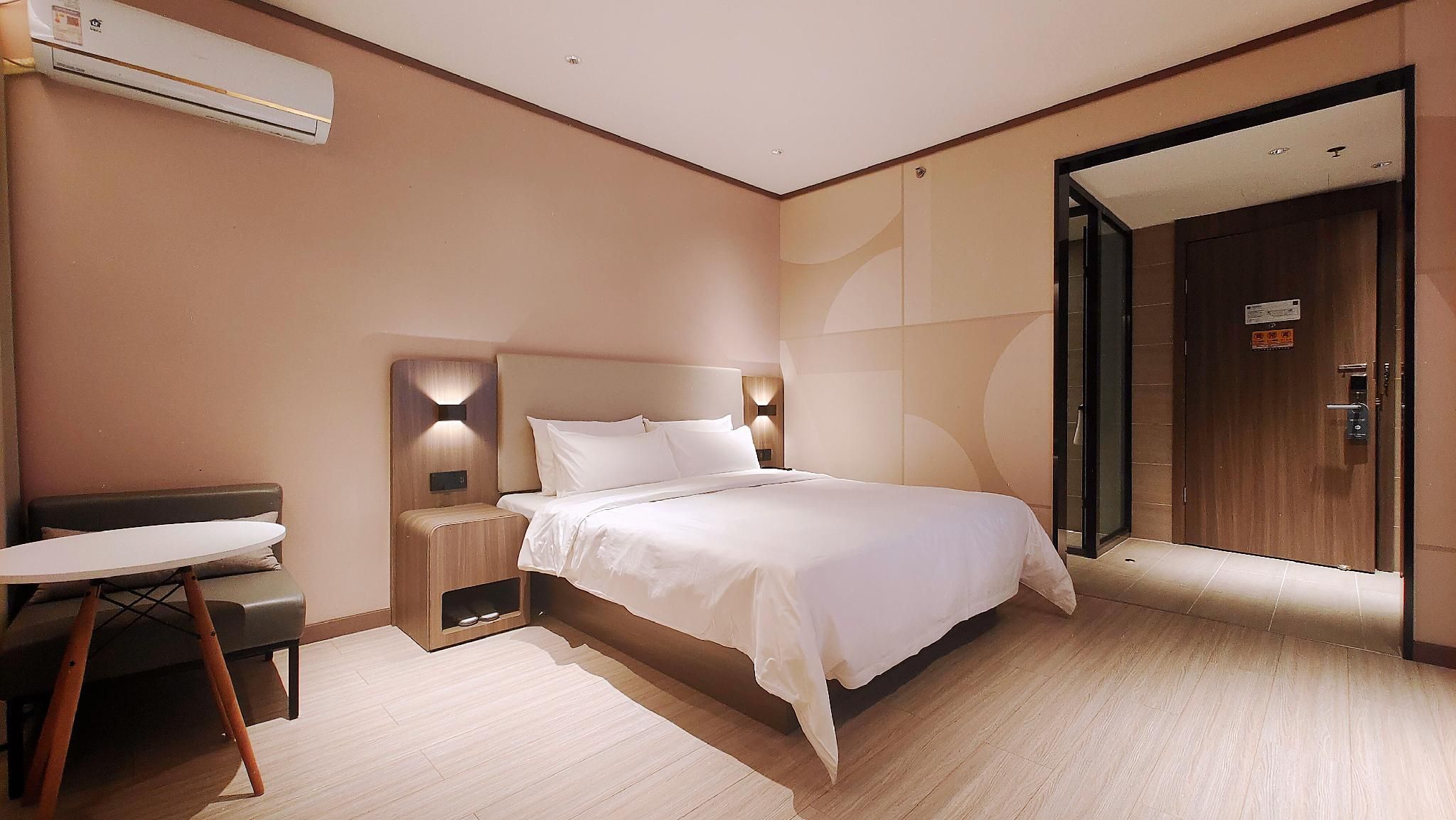 Huazhu - Superior BedRoom