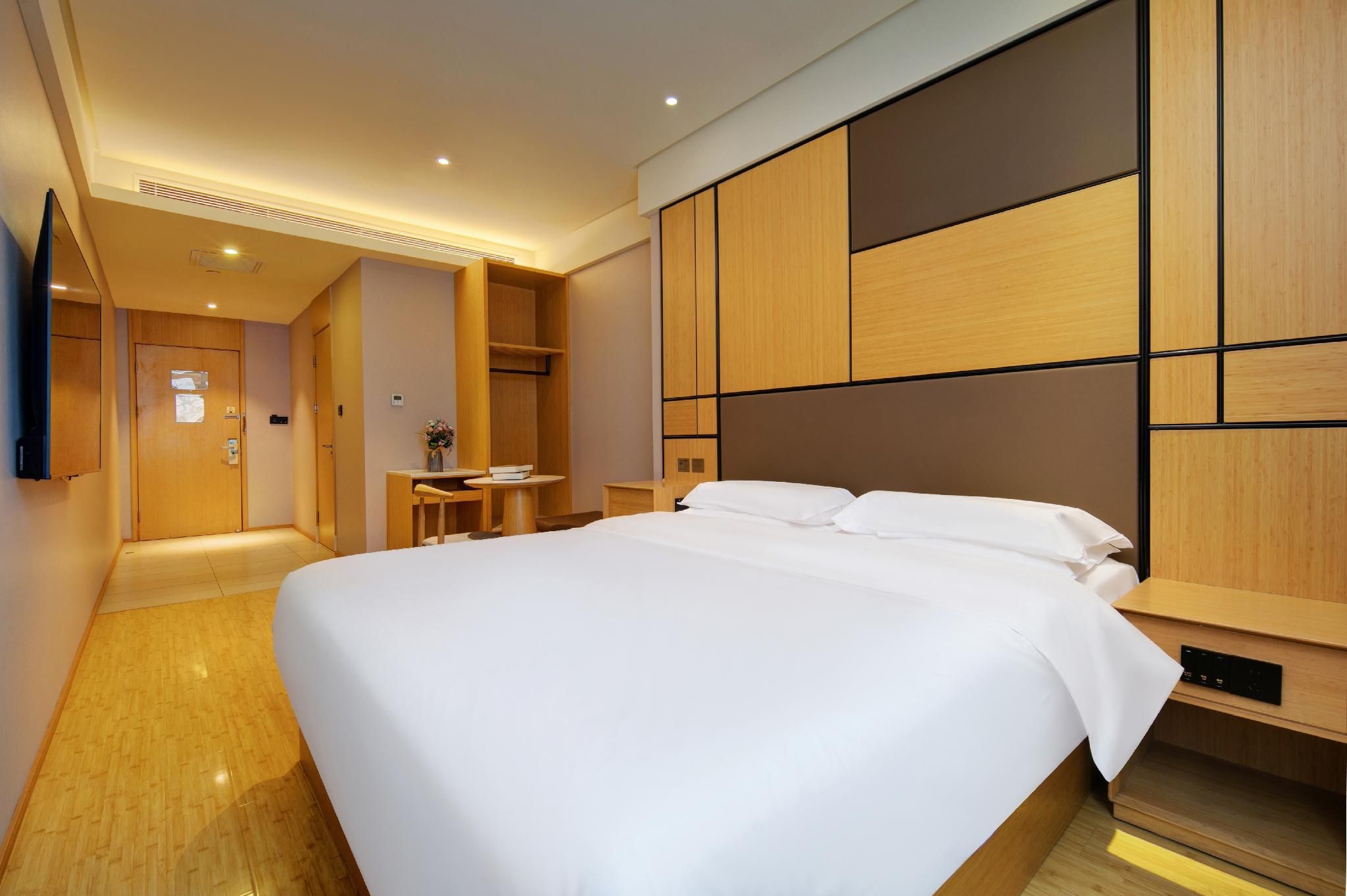 Huazhu - Deluxe Bed Room