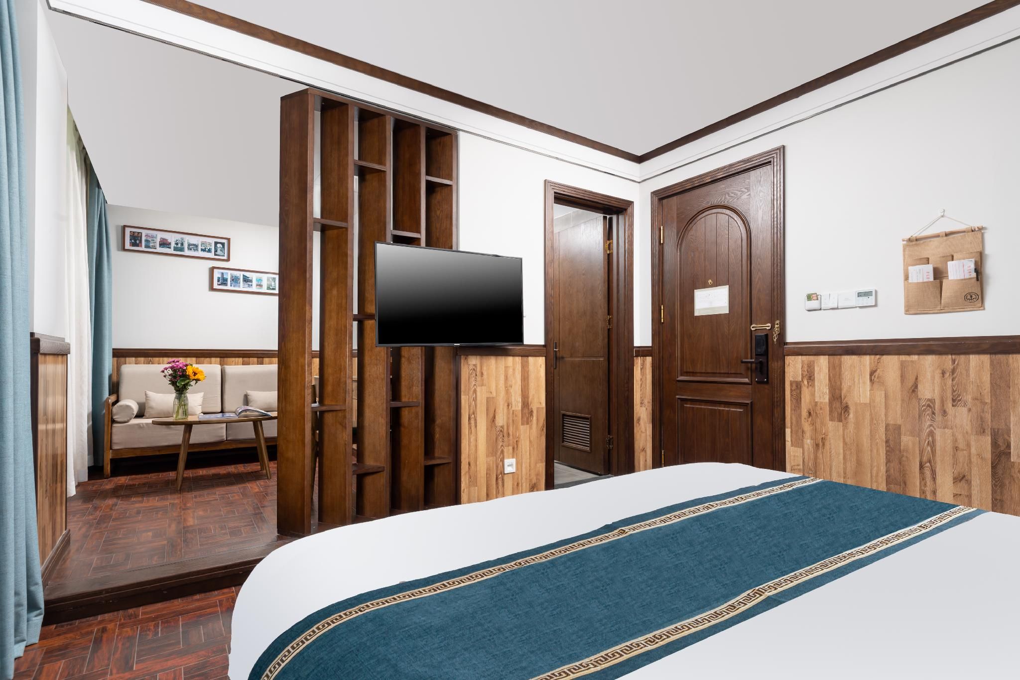 Business King Room