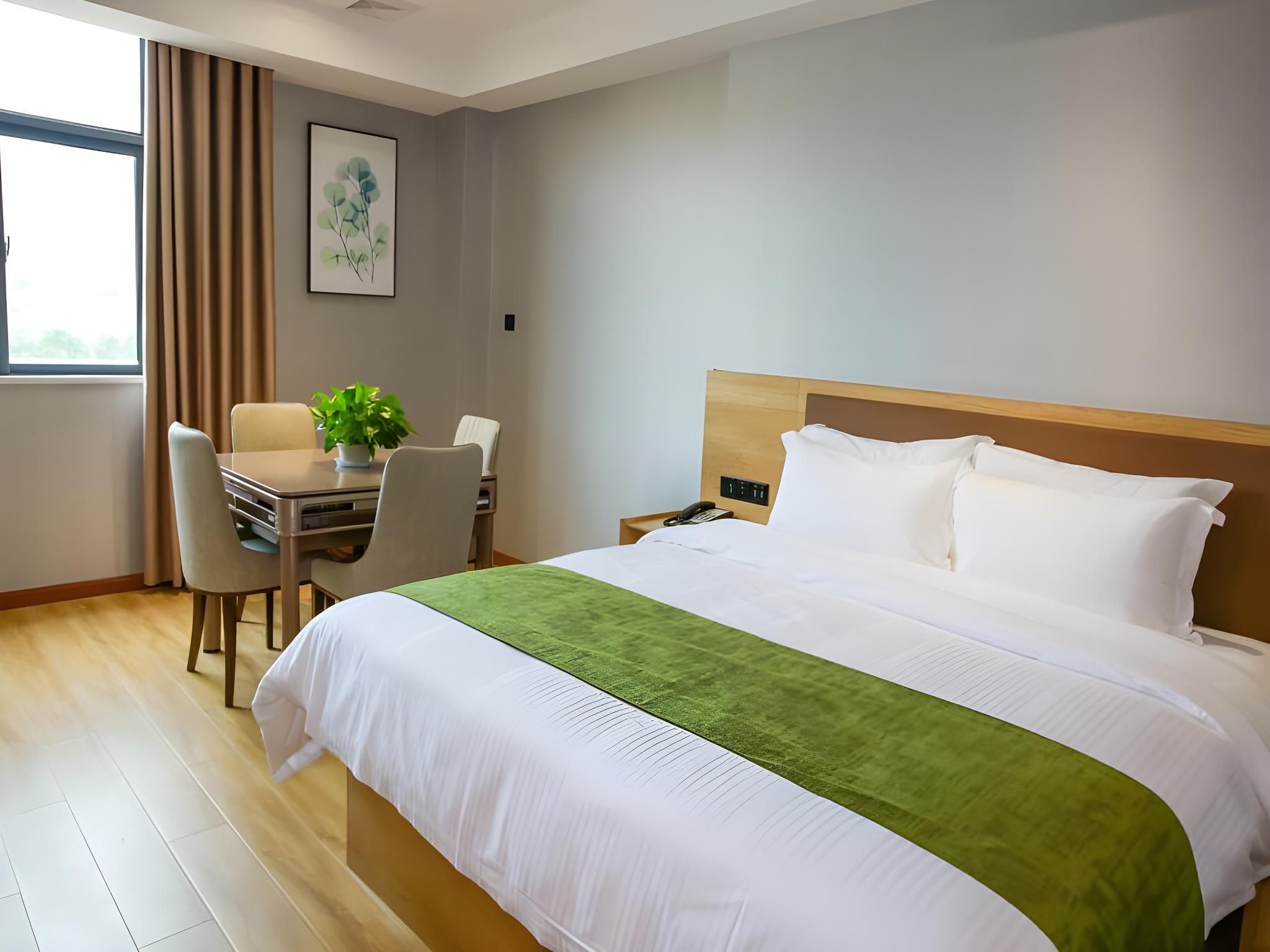 Feature Queen Room