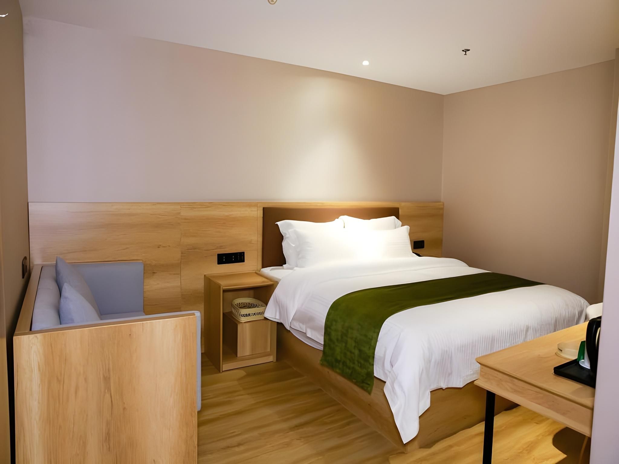 Hotel Queen Room