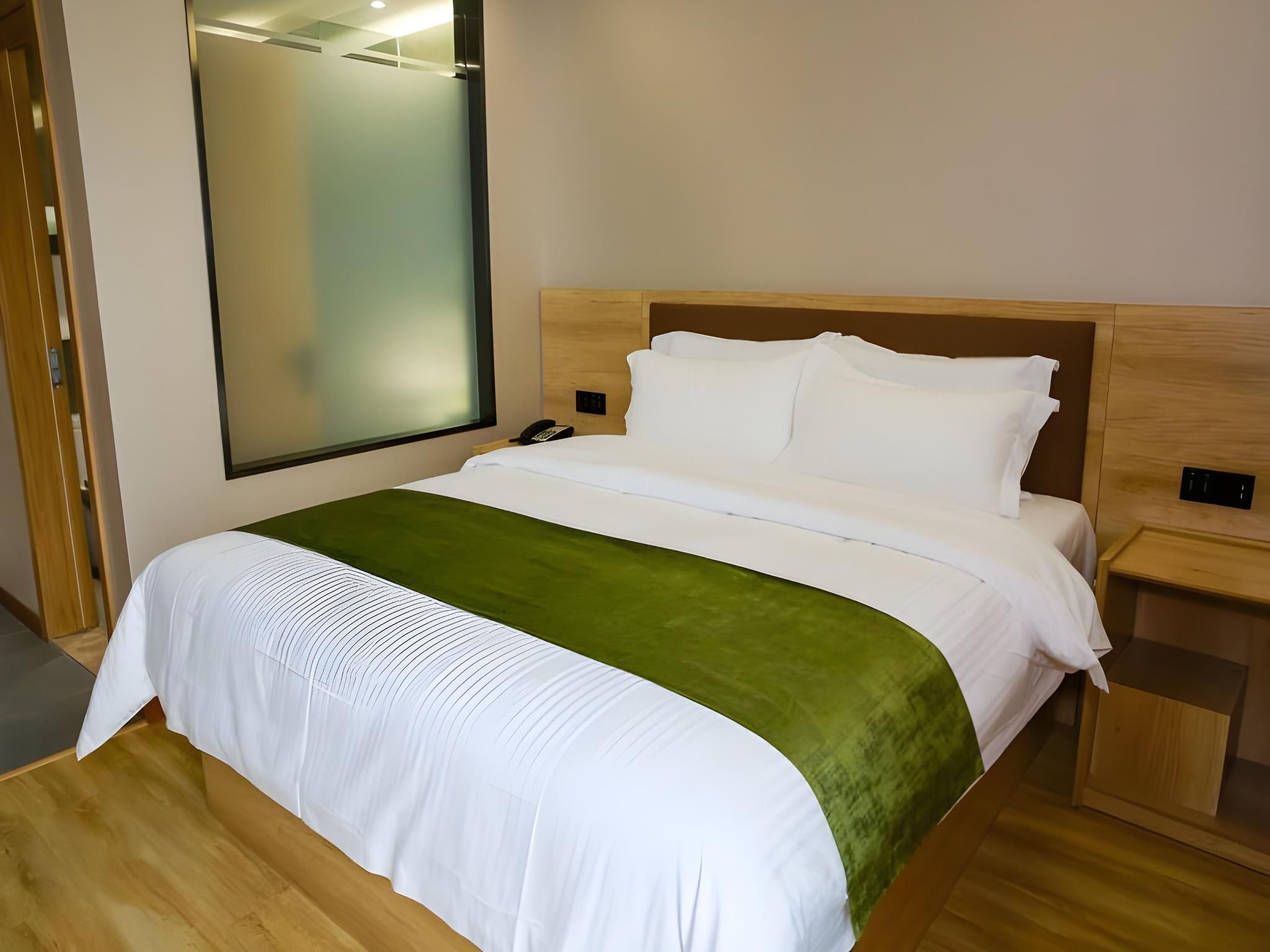 Business Queen Room