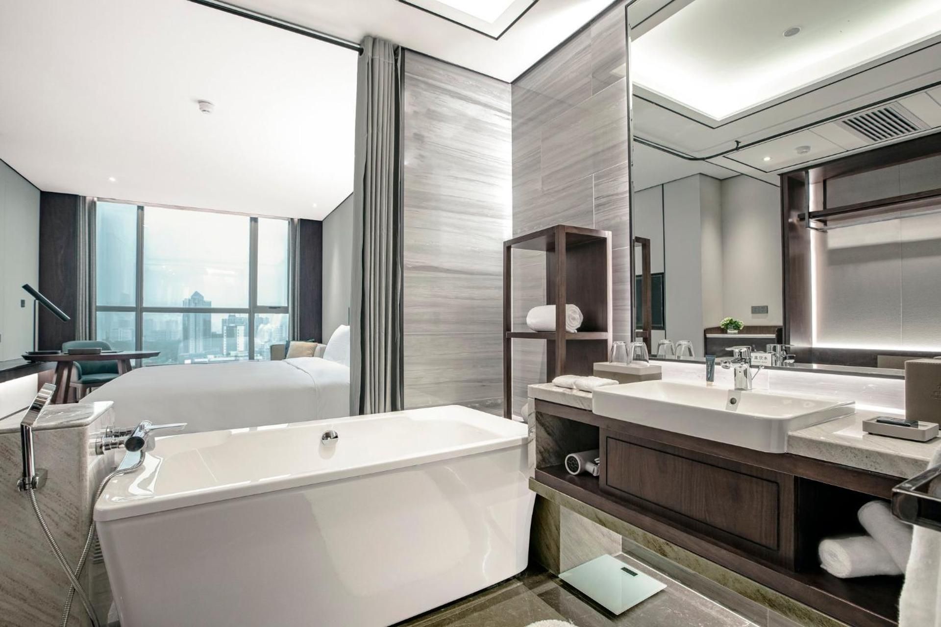Premium King Room with City View