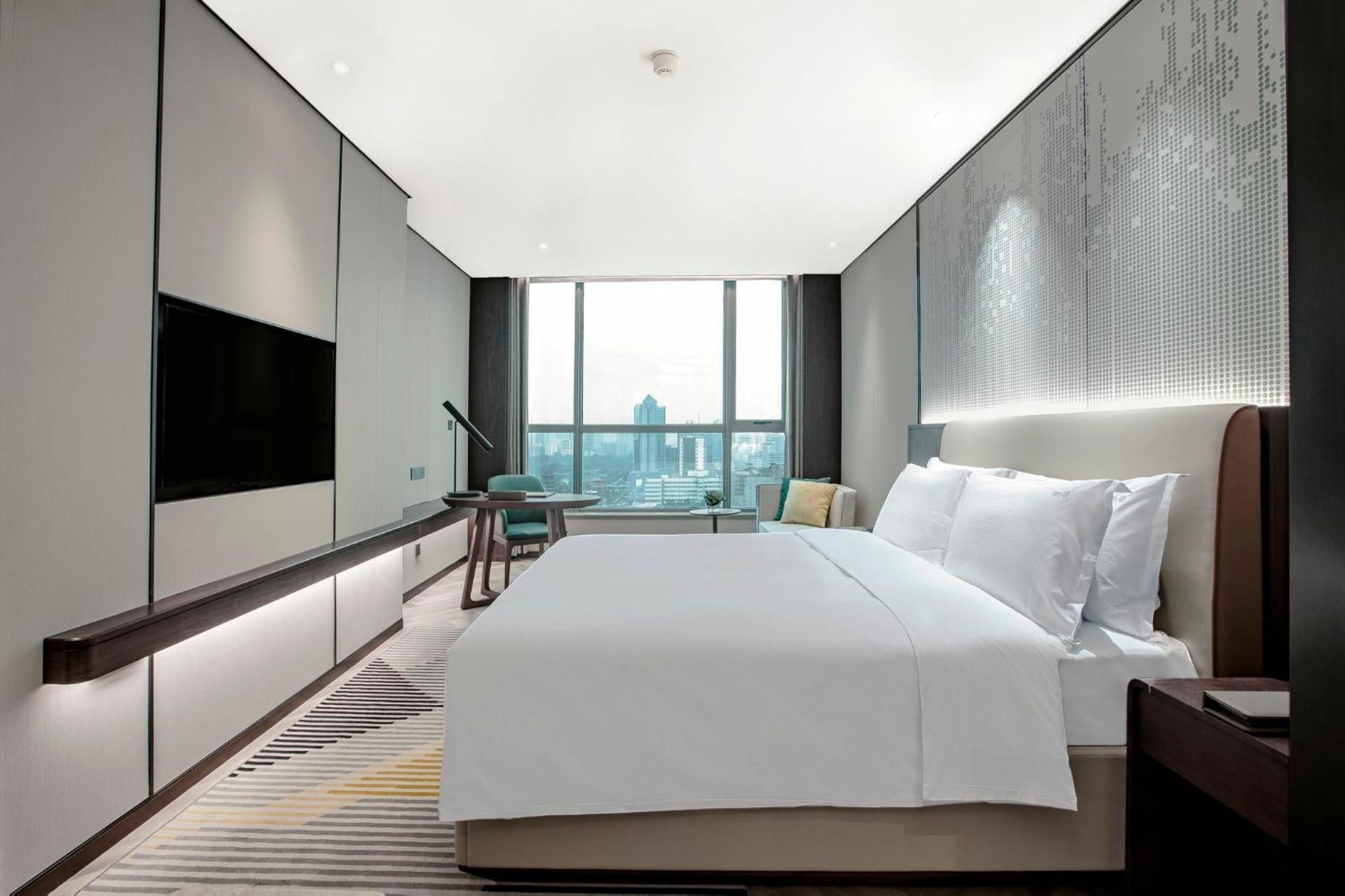 Premium King Room with City View