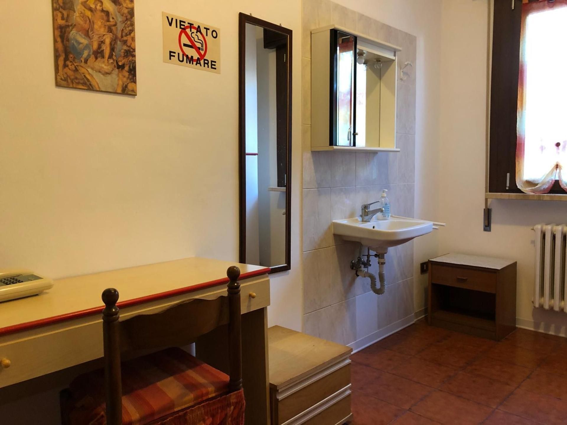 Single Room with Shared Bathroom
