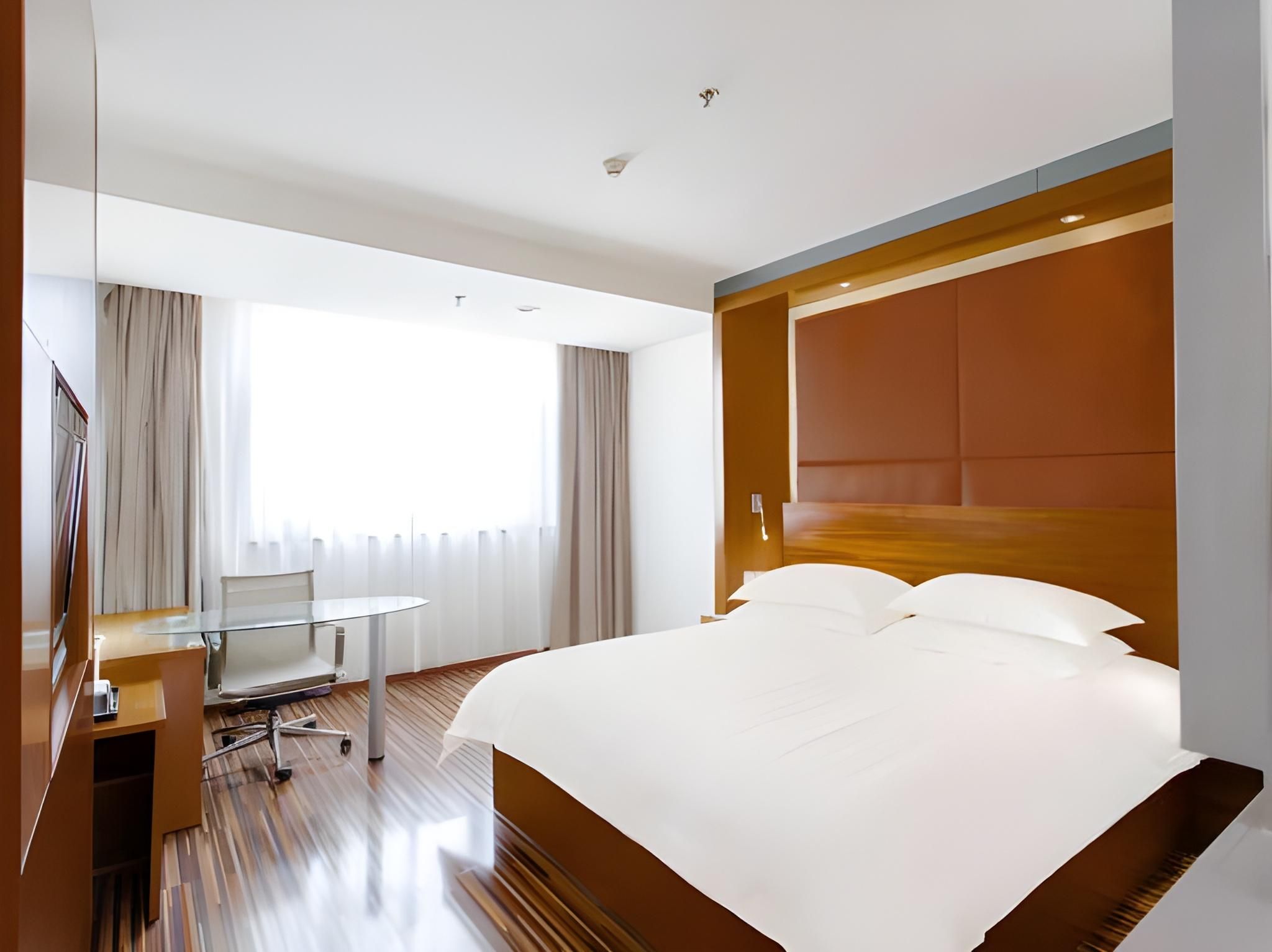 WH - Deluxe Bed Suite