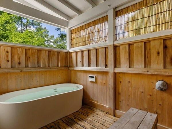 Large Cottage with Open-Air Bath