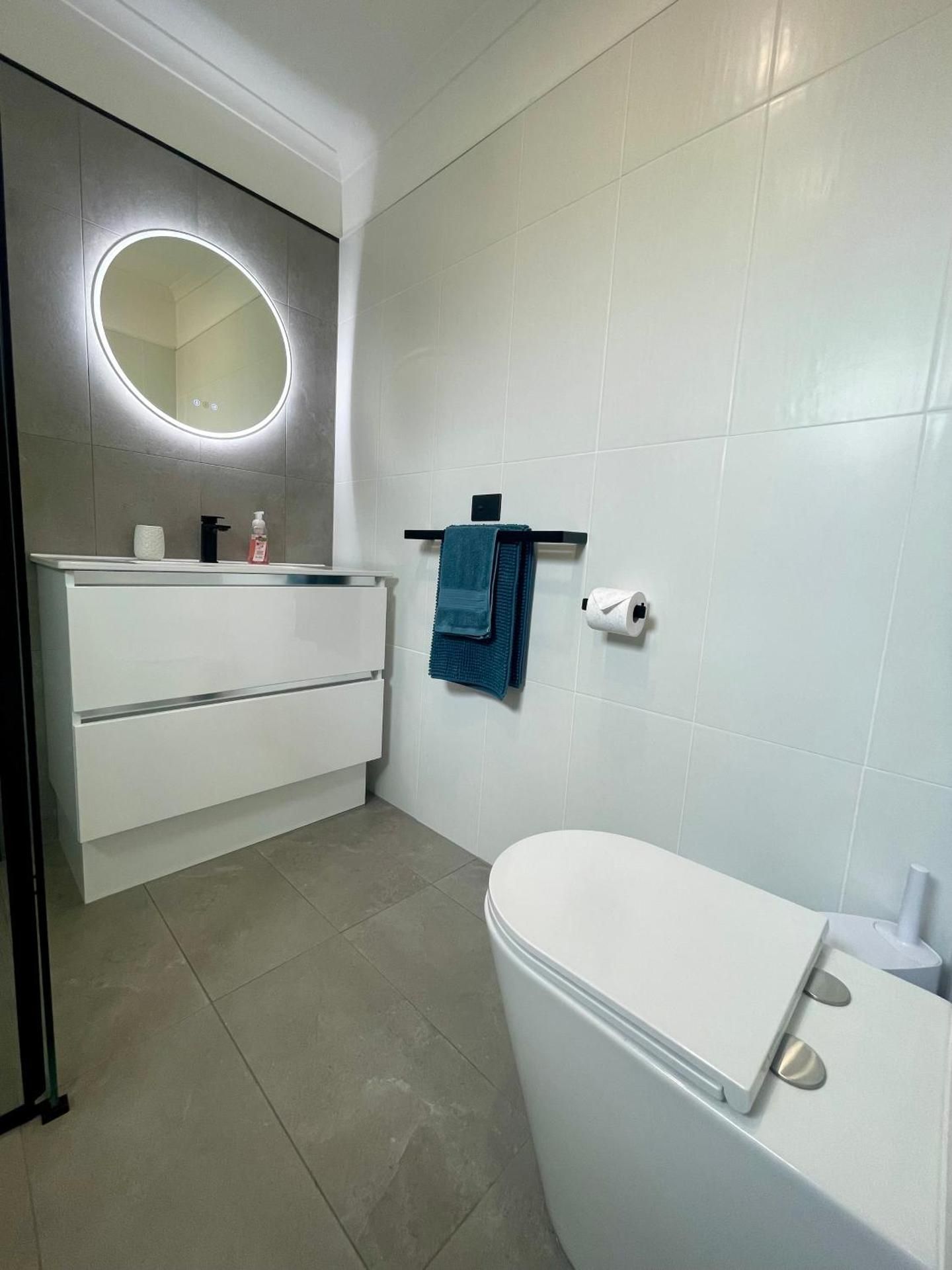 Deluxe Queen Suite