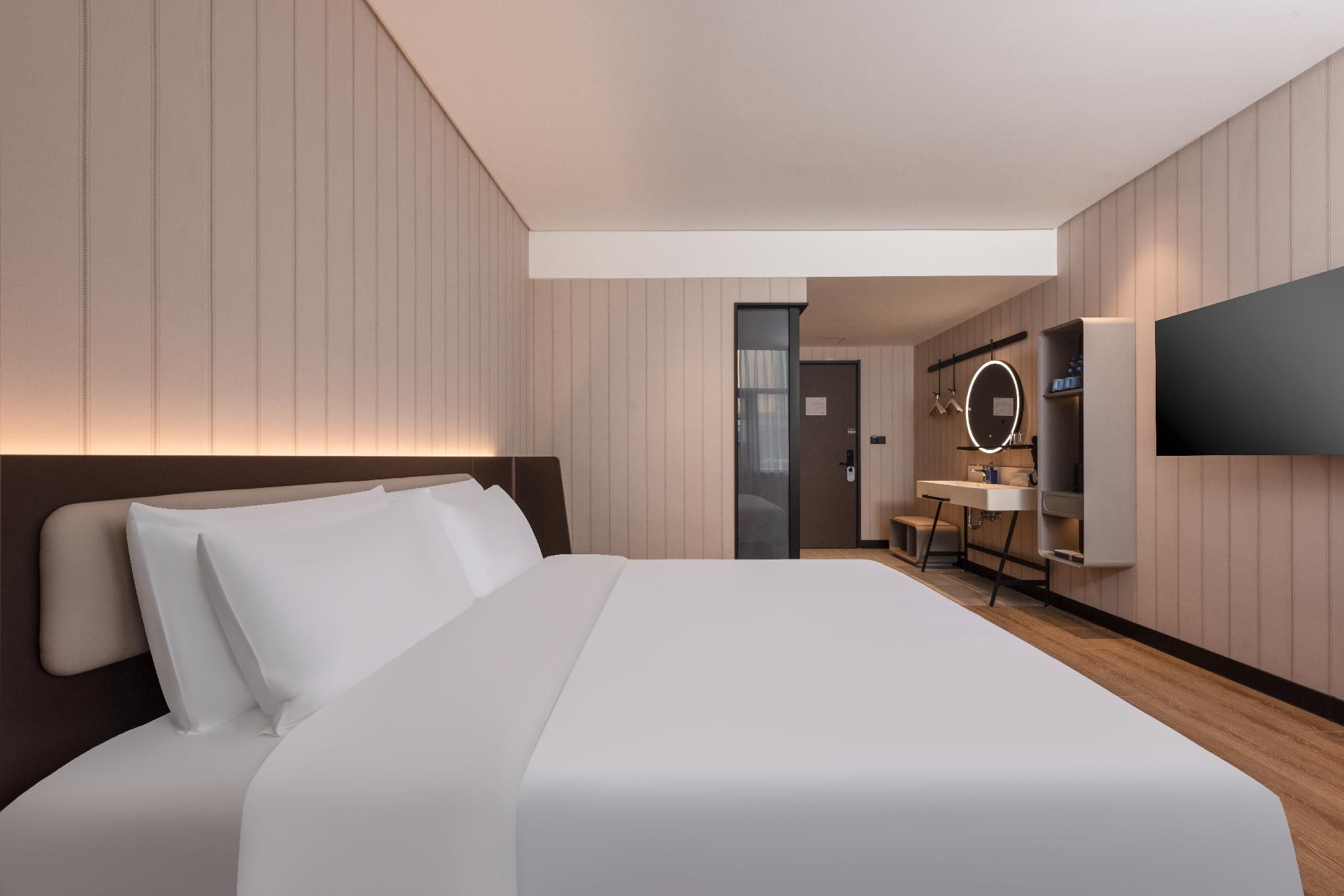 Huazhu - Room With Bed