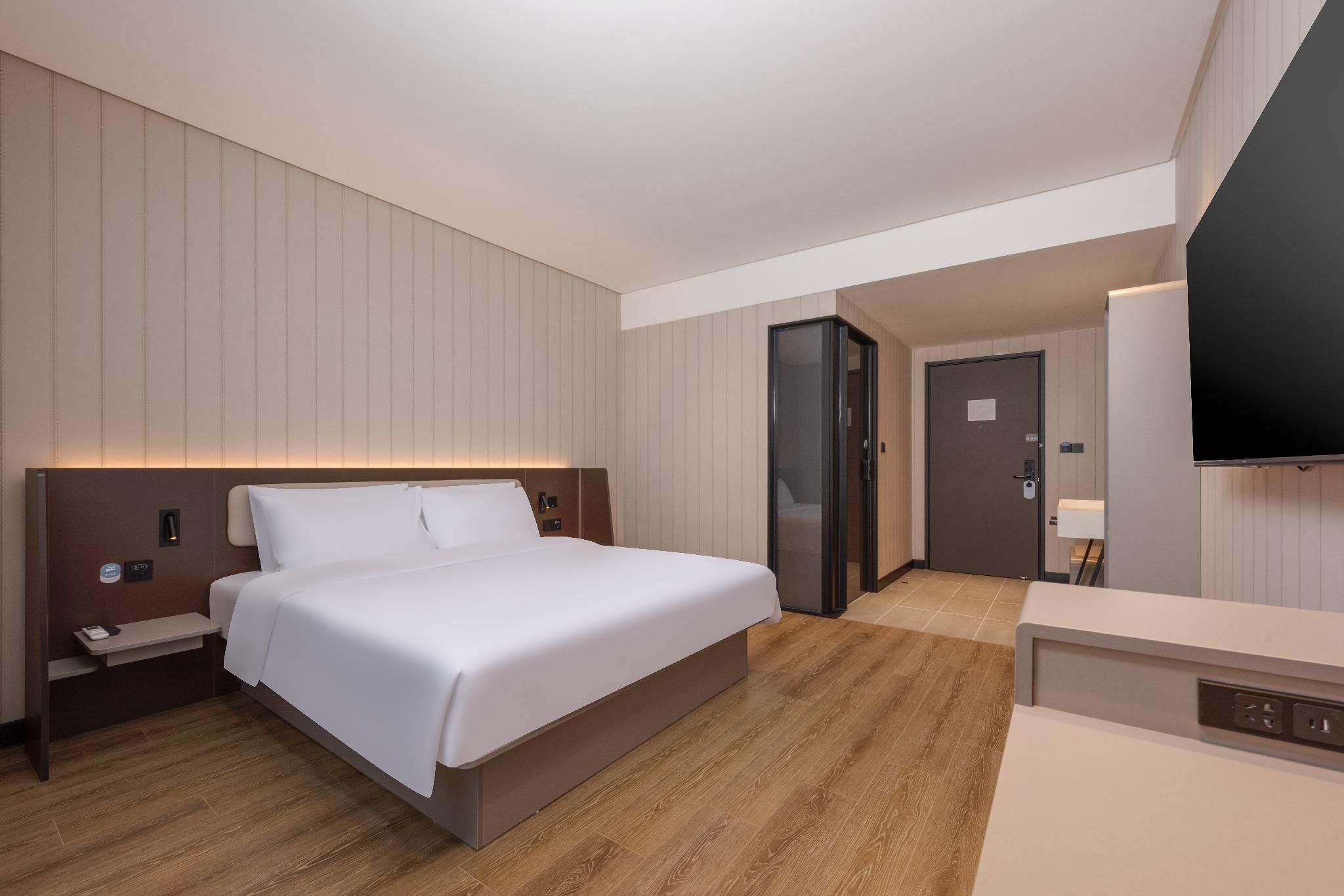 Huazhu - Room With Bed