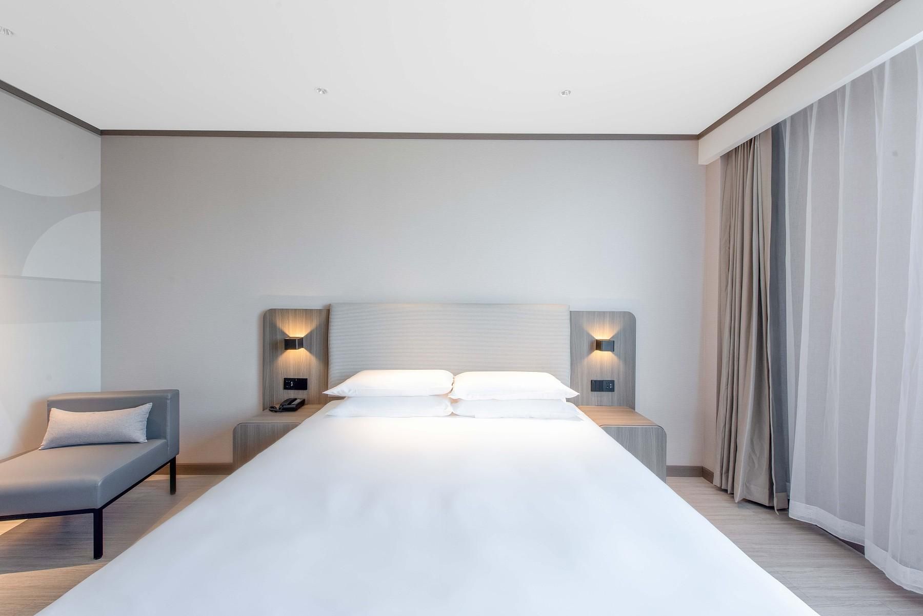 Huazhu - Room With Bed