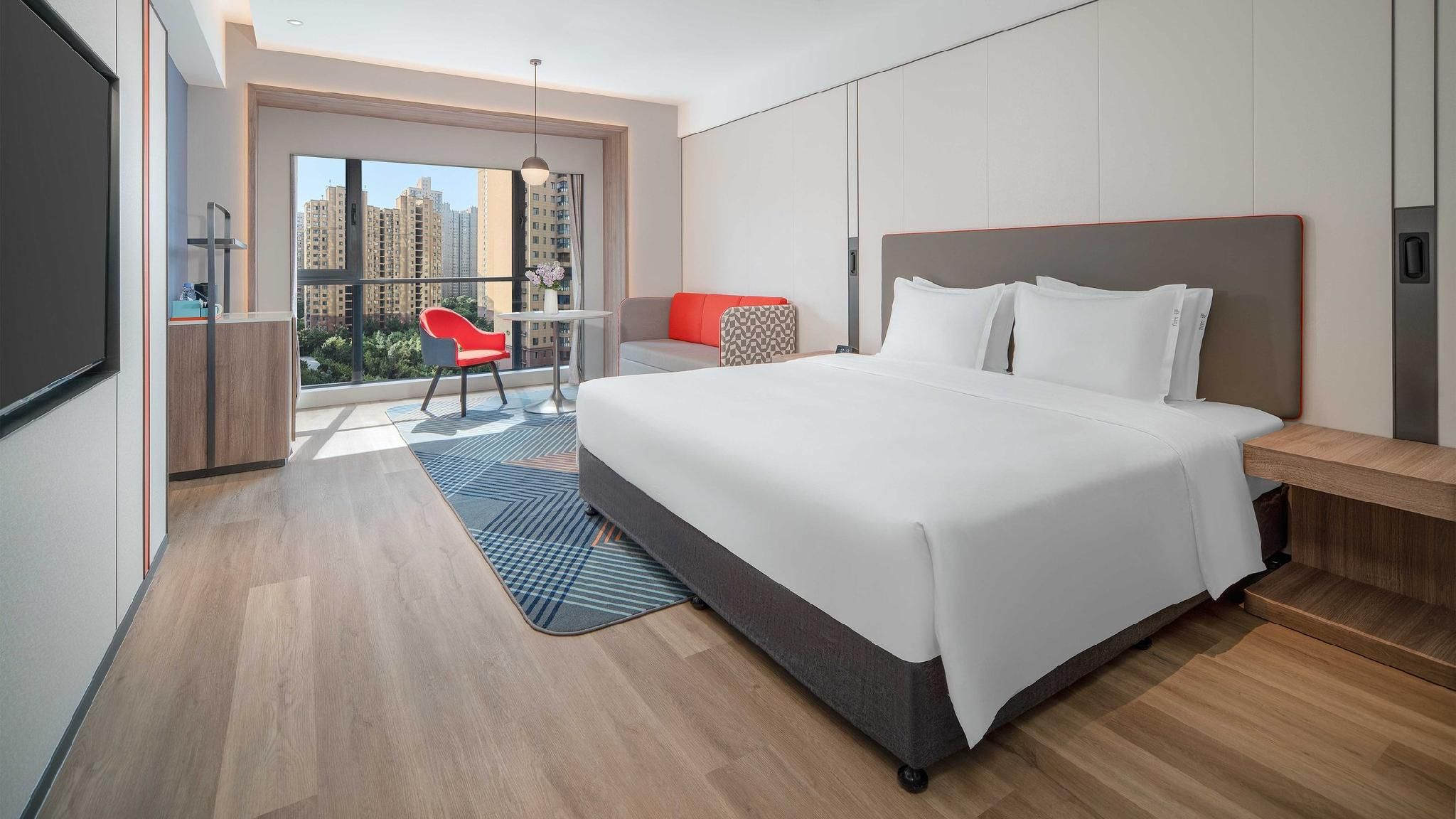 1 King Standard High Floor