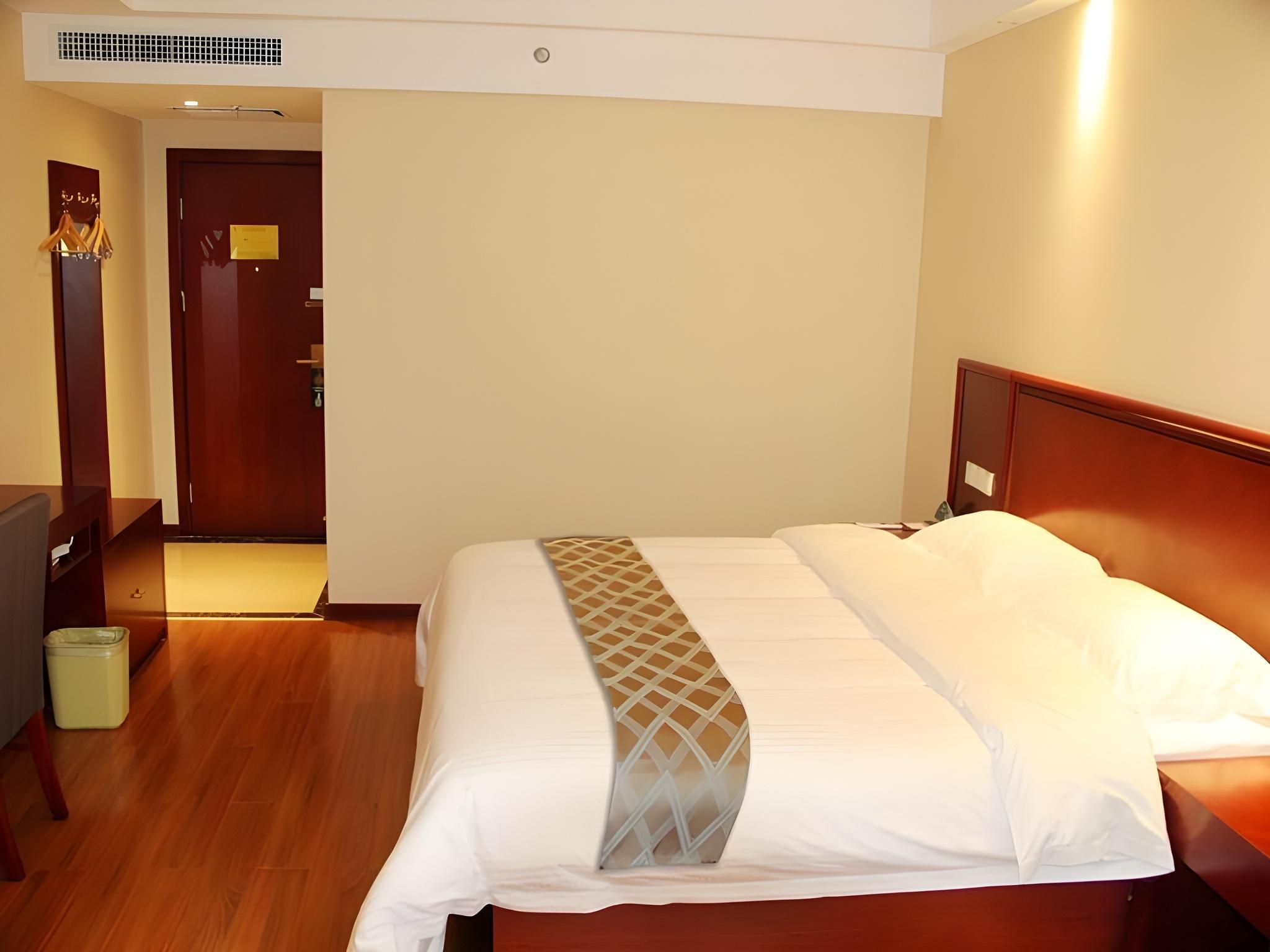 Queen Room with View