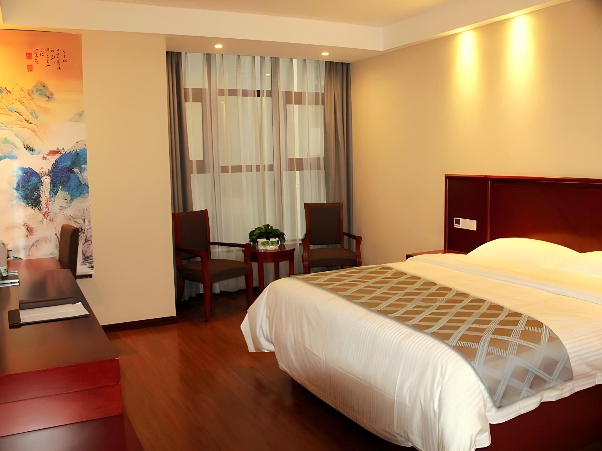 Hotel Queen Room