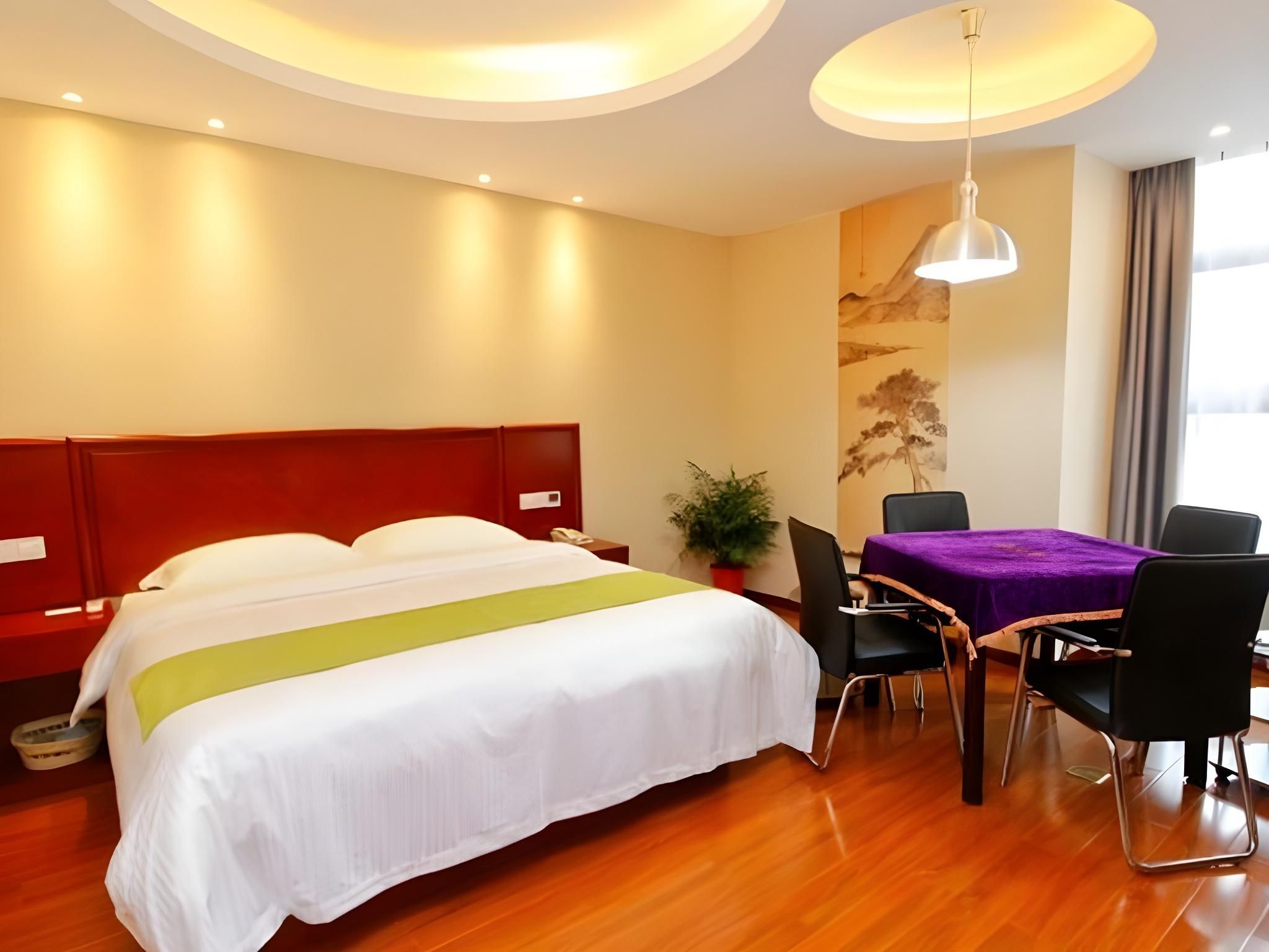 Business Queen Room
