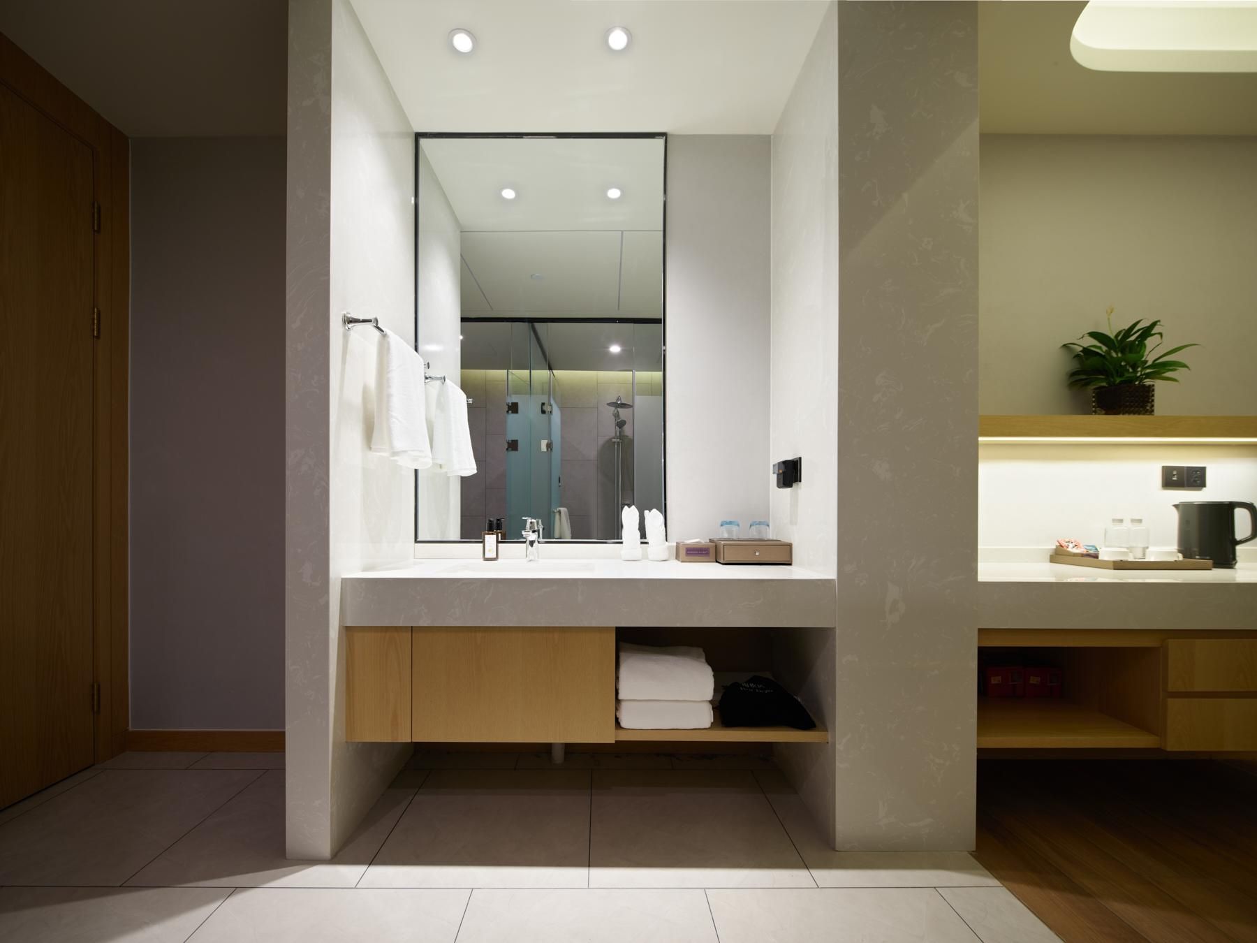 Huazhu - Room With Bed