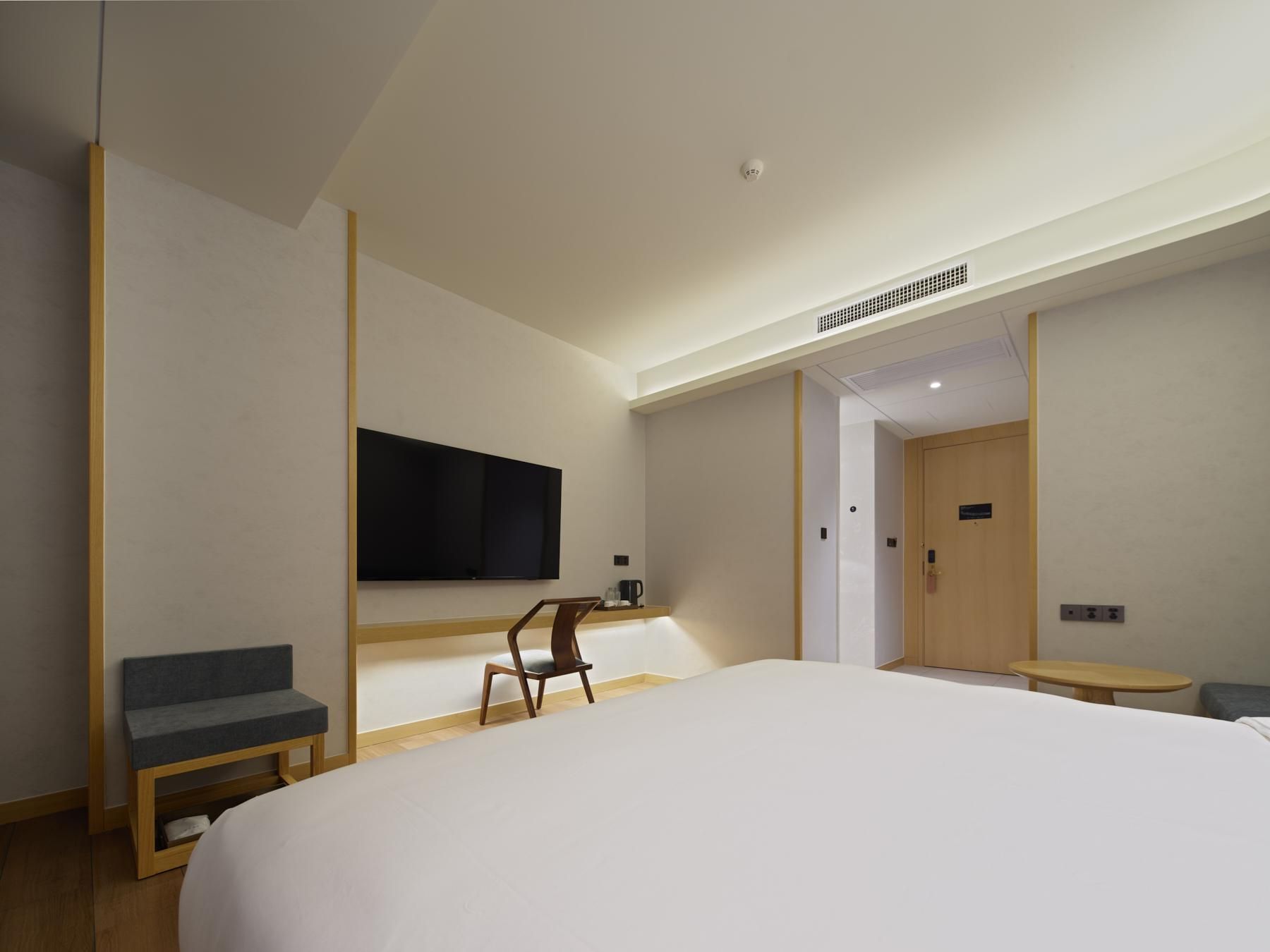 Huazhu - Room With Bed