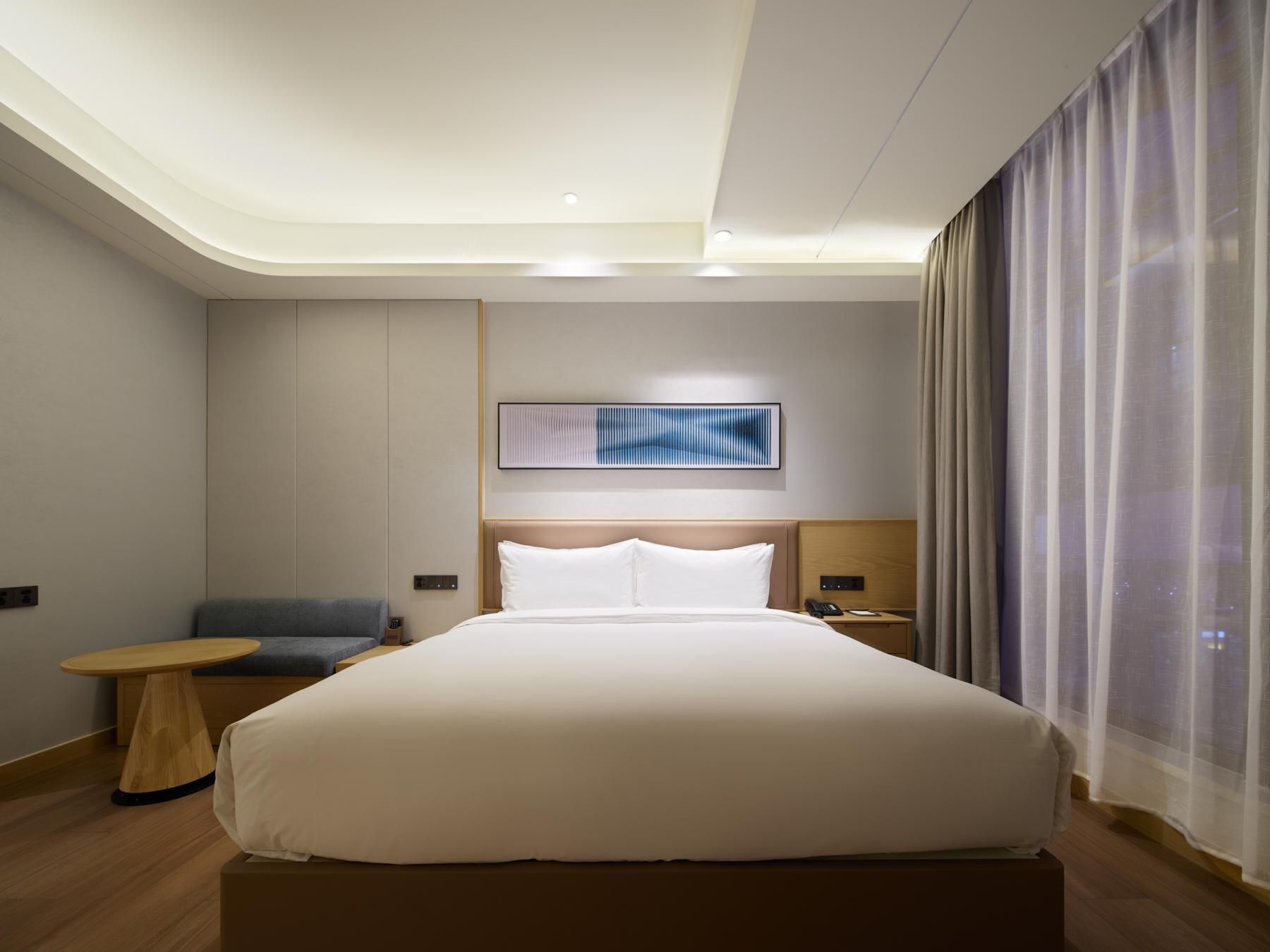 Huazhu - Room With Bed