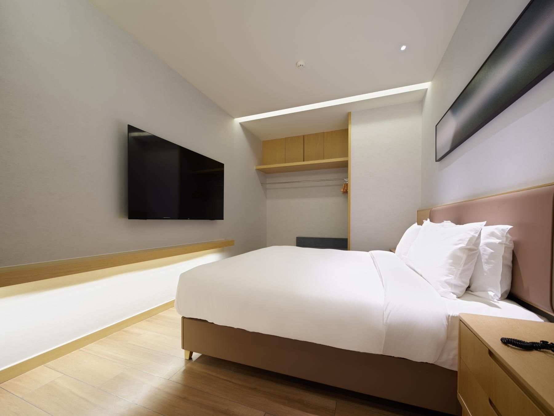 Huazhu - Deluxe Bed Room