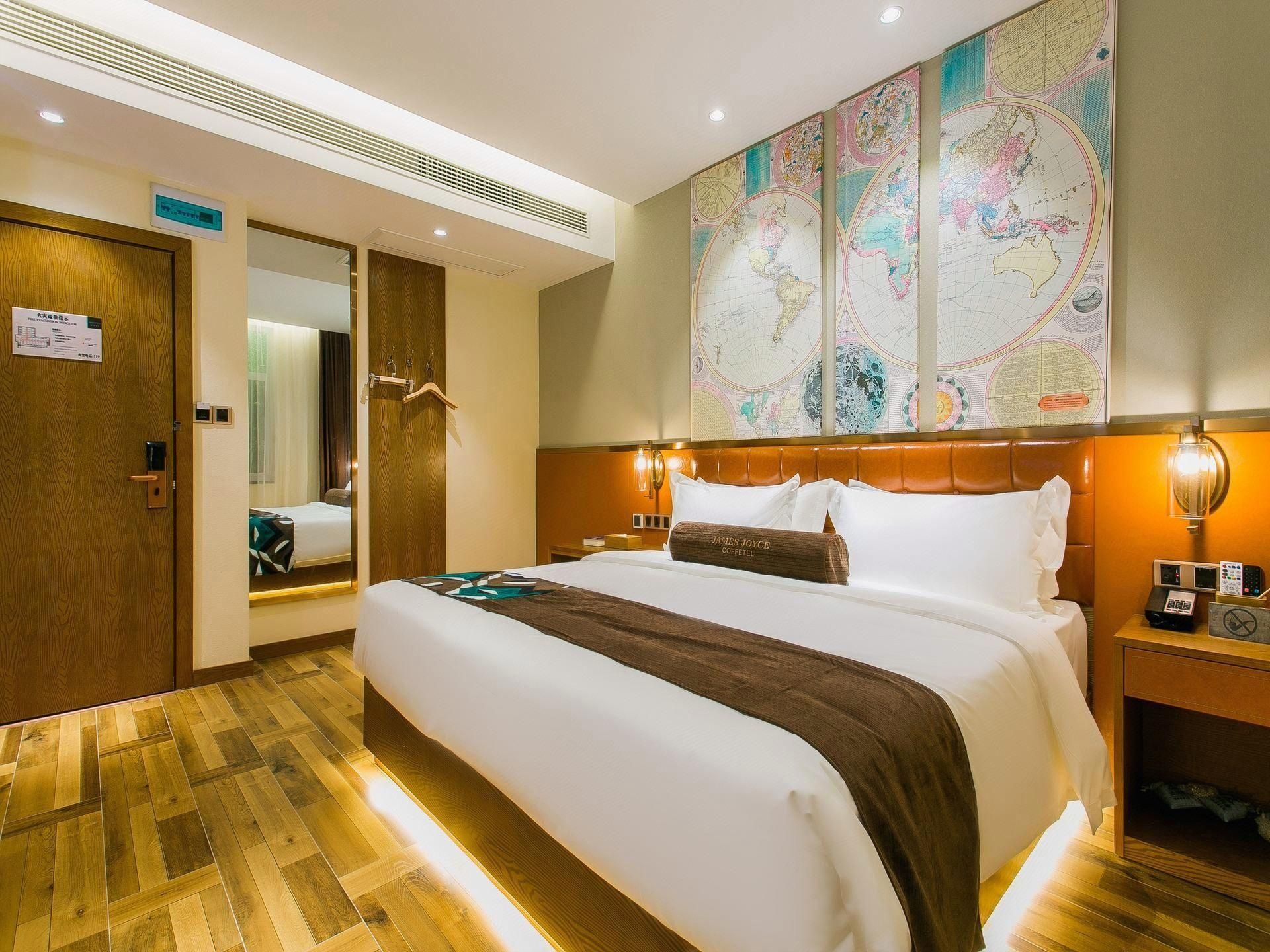 James Joyce - Queen Bed Room