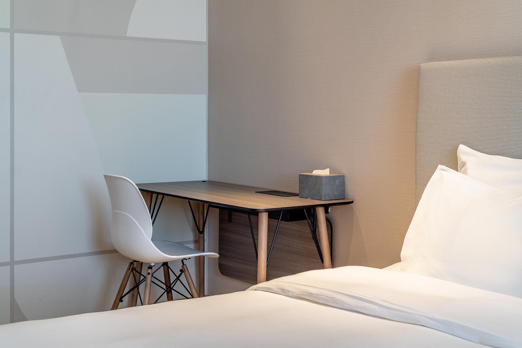 Huazhu - Room With Bed